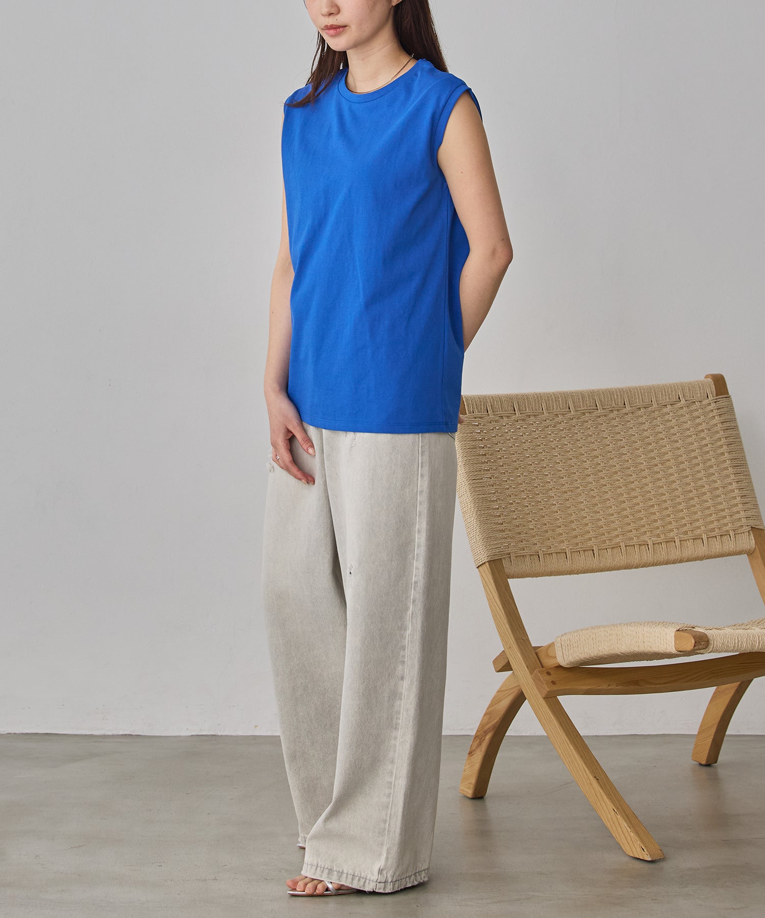 BASIC SLEEVELESS TOP