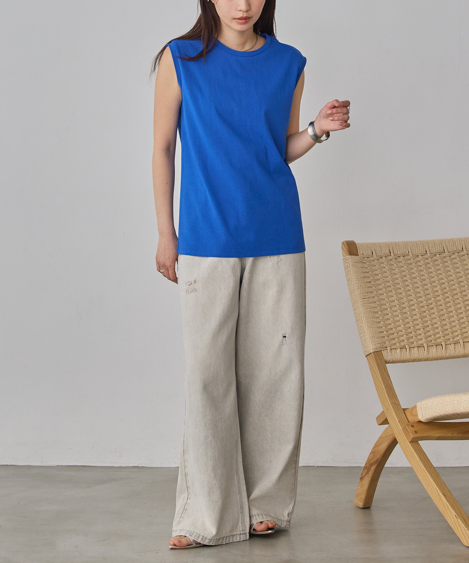 BASIC SLEEVELESS TOP