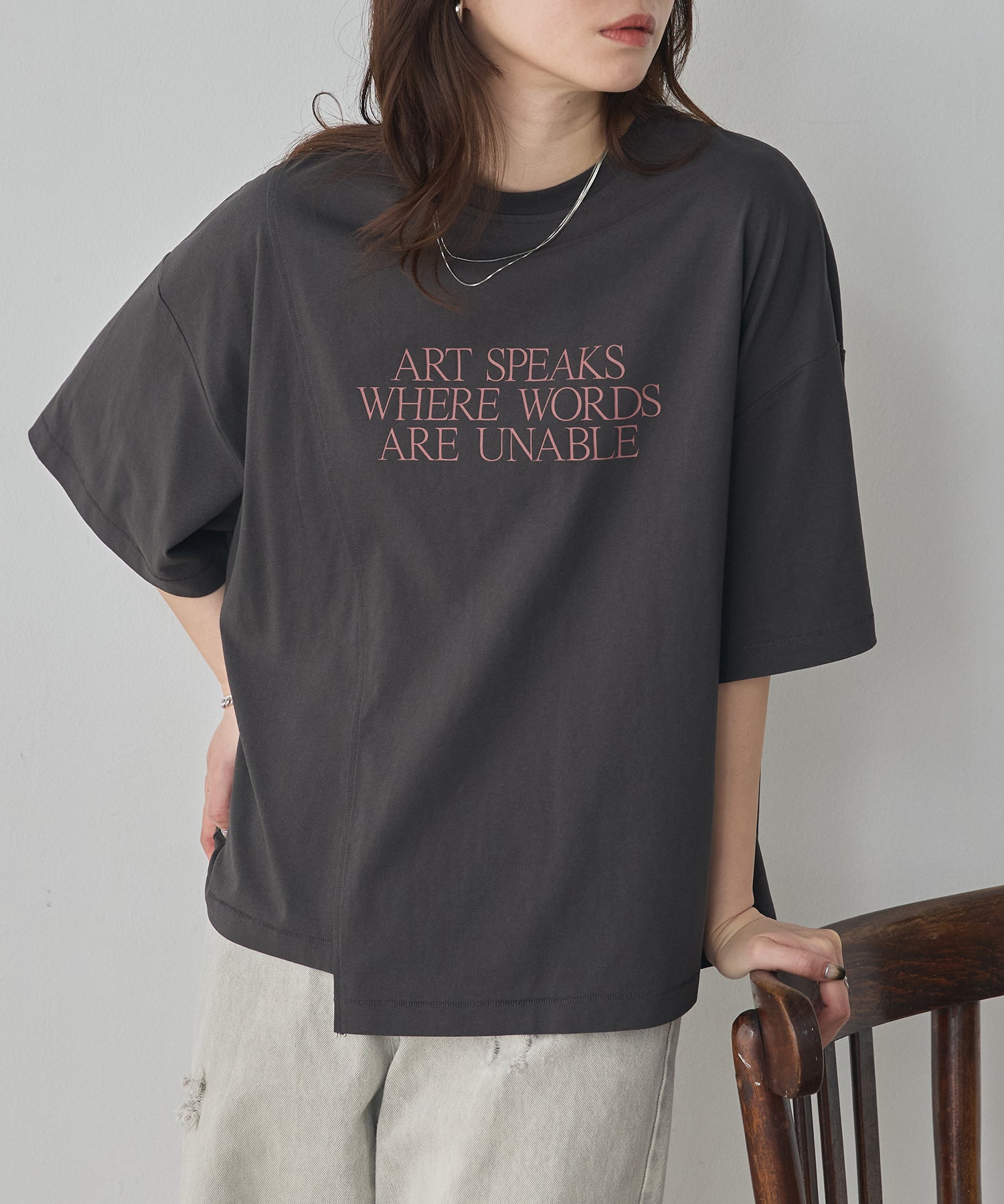 USA COTTON ASYMMETRICAL LOGO T-SHIRT