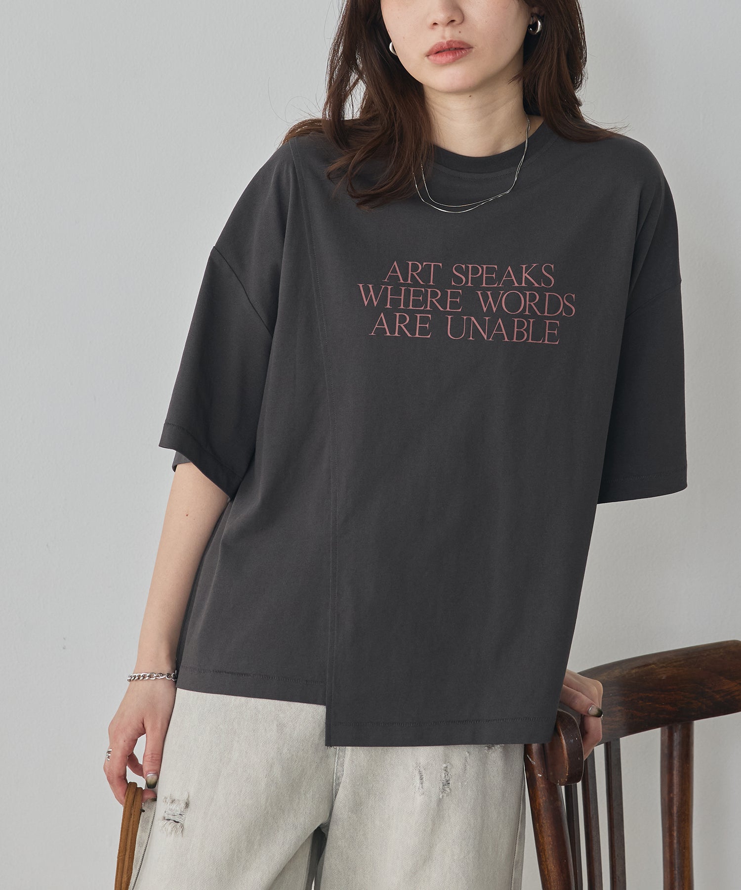 USA COTTON ASYMMETRICAL LOGO T-SHIRT