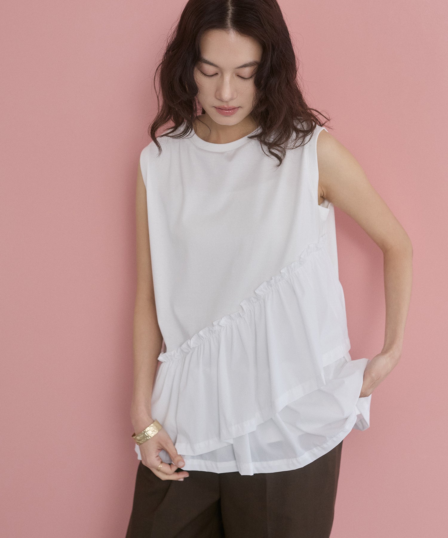 COMPACT SMOOTH ASYMMETRICAL RUFFLE TOP