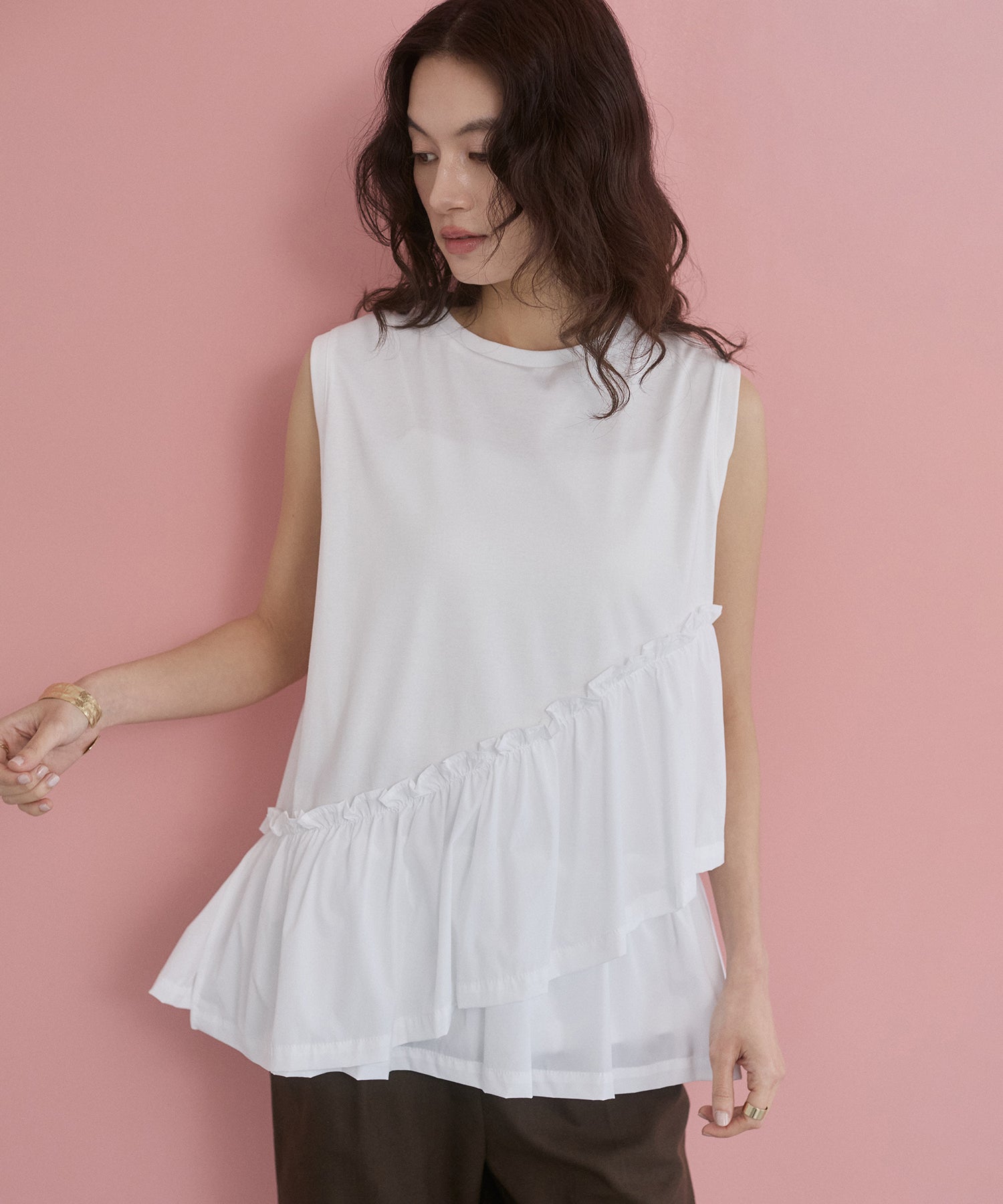 COMPACT SMOOTH ASYMMETRICAL RUFFLE TOP
