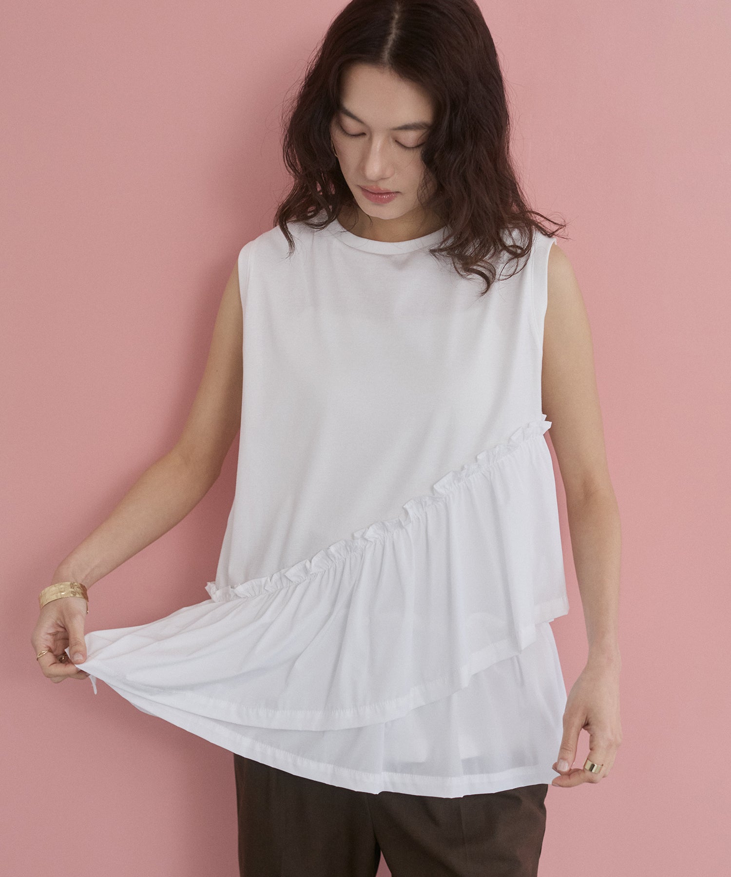 COMPACT SMOOTH ASYMMETRICAL RUFFLE TOP