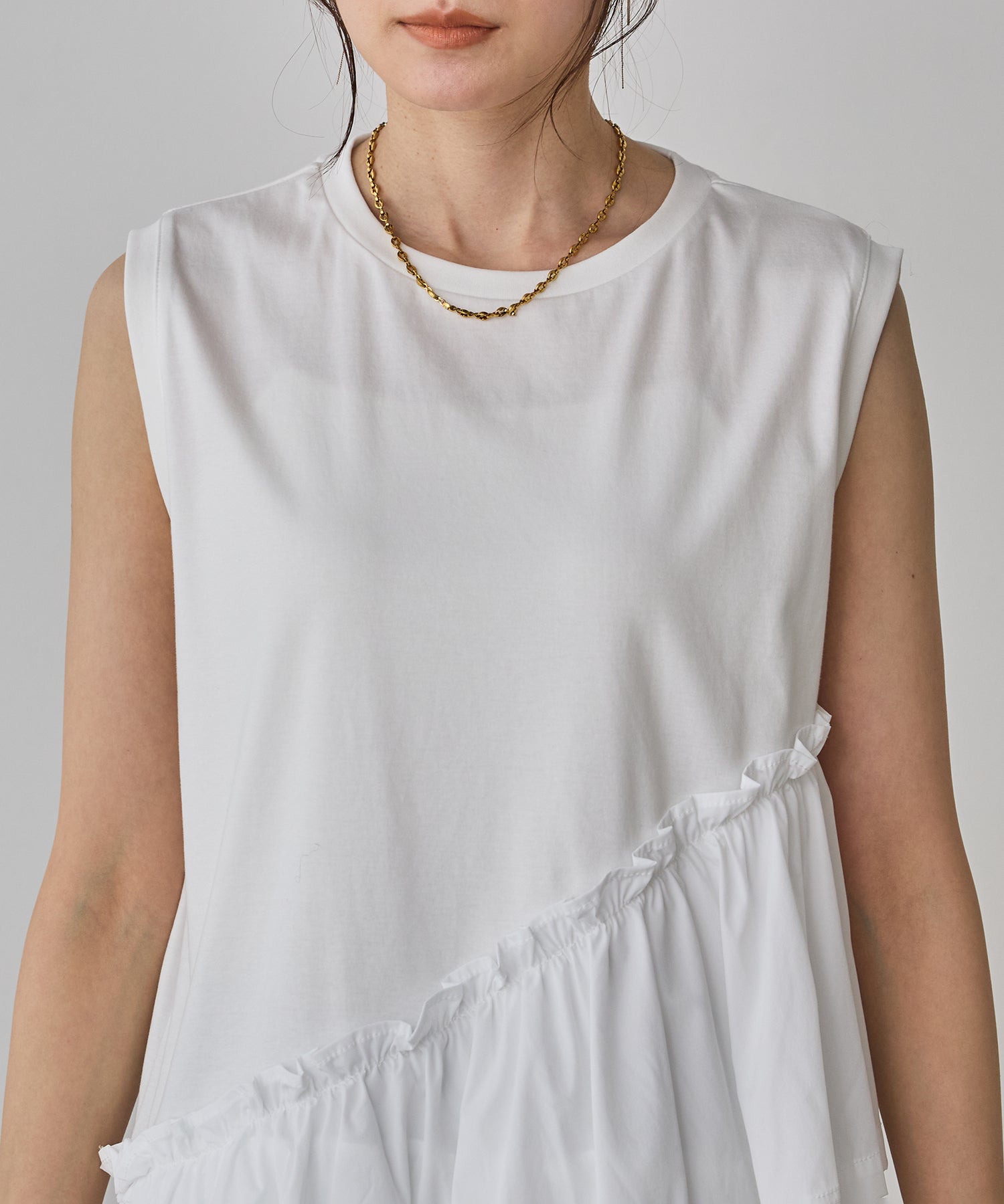 COMPACT SMOOTH ASYMMETRICAL RUFFLE TOP