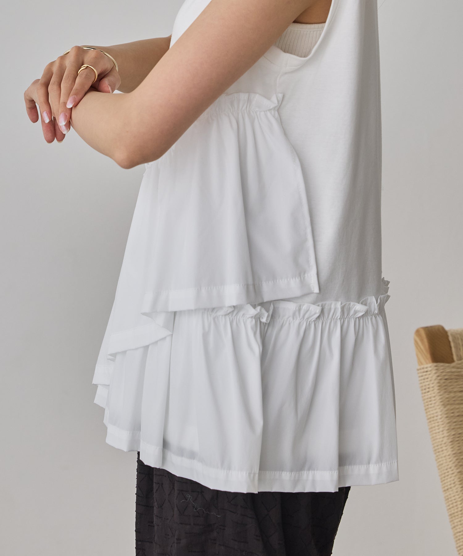 COMPACT SMOOTH ASYMMETRICAL RUFFLE TOP
