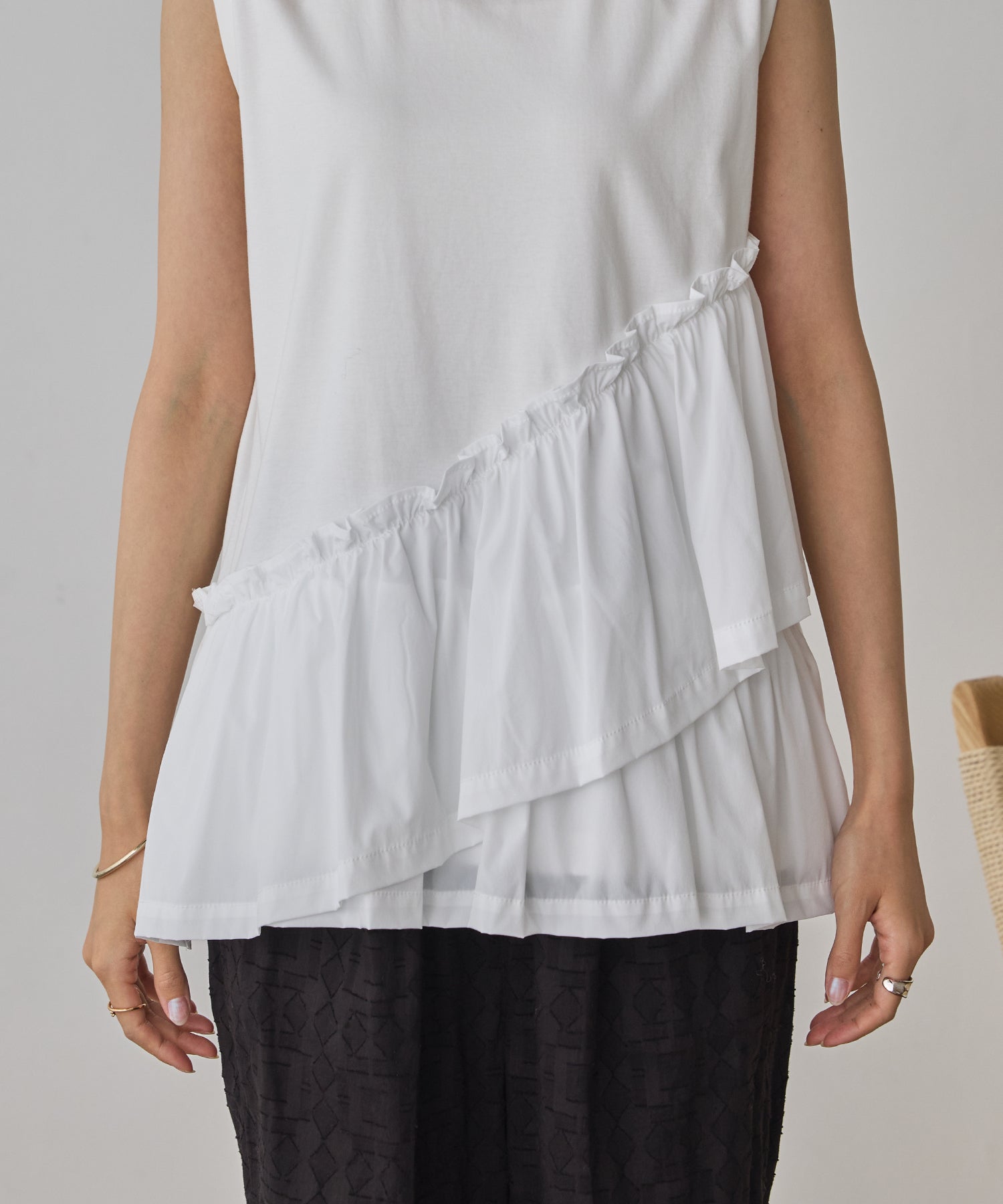 COMPACT SMOOTH ASYMMETRICAL RUFFLE TOP
