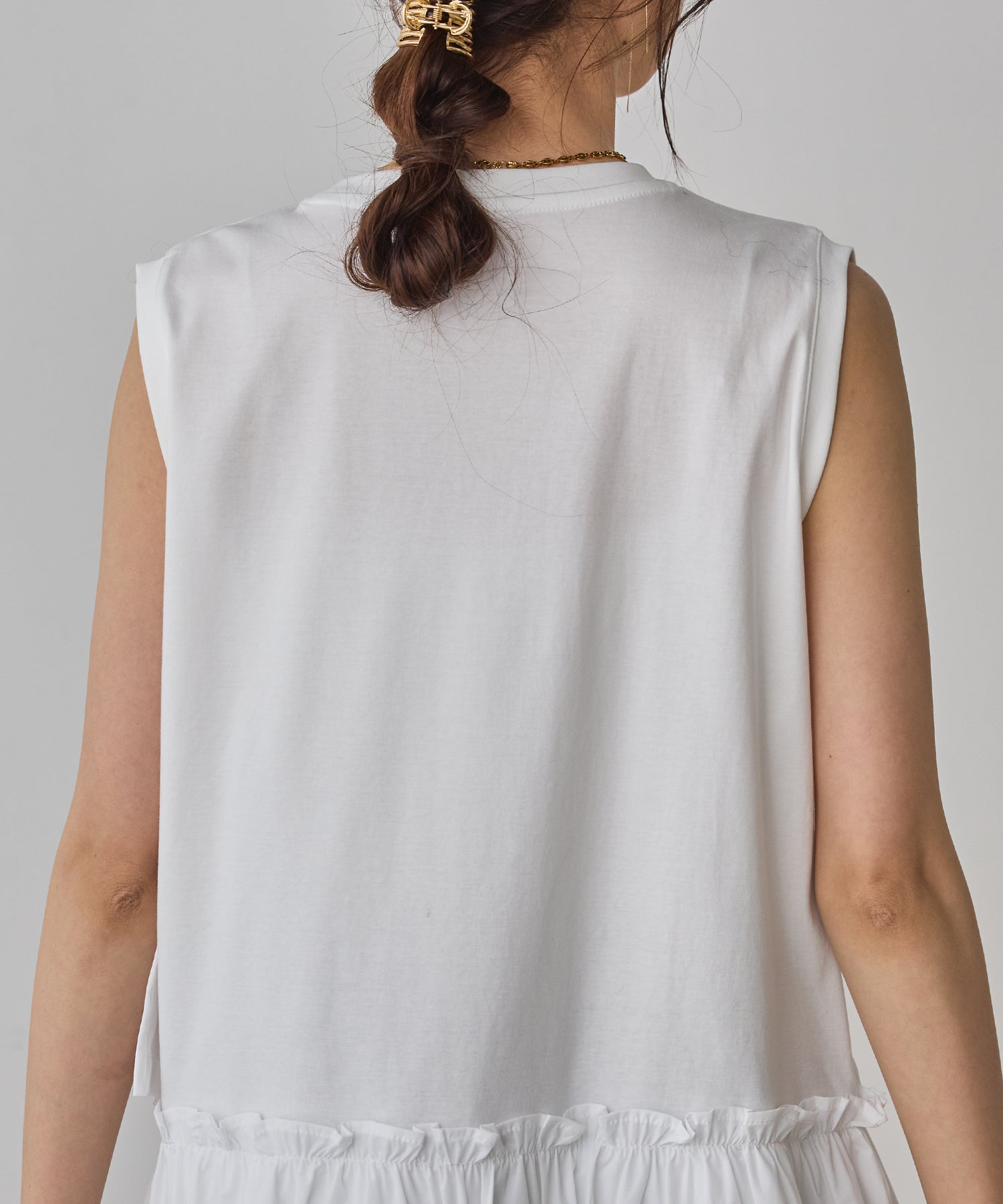 COMPACT SMOOTH ASYMMETRICAL RUFFLE TOP