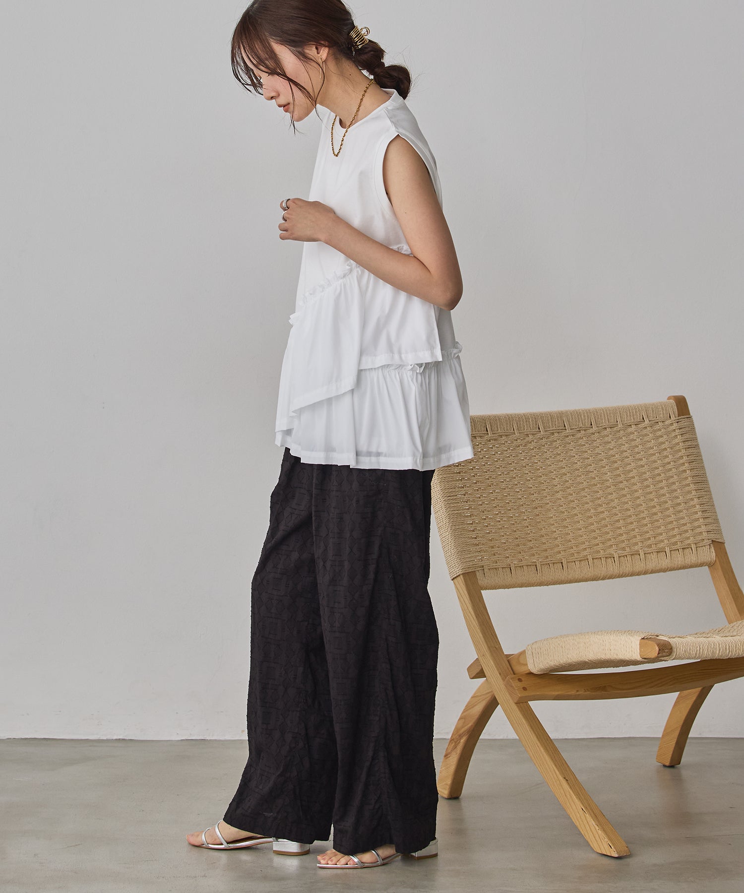 COMPACT SMOOTH ASYMMETRICAL RUFFLE TOP