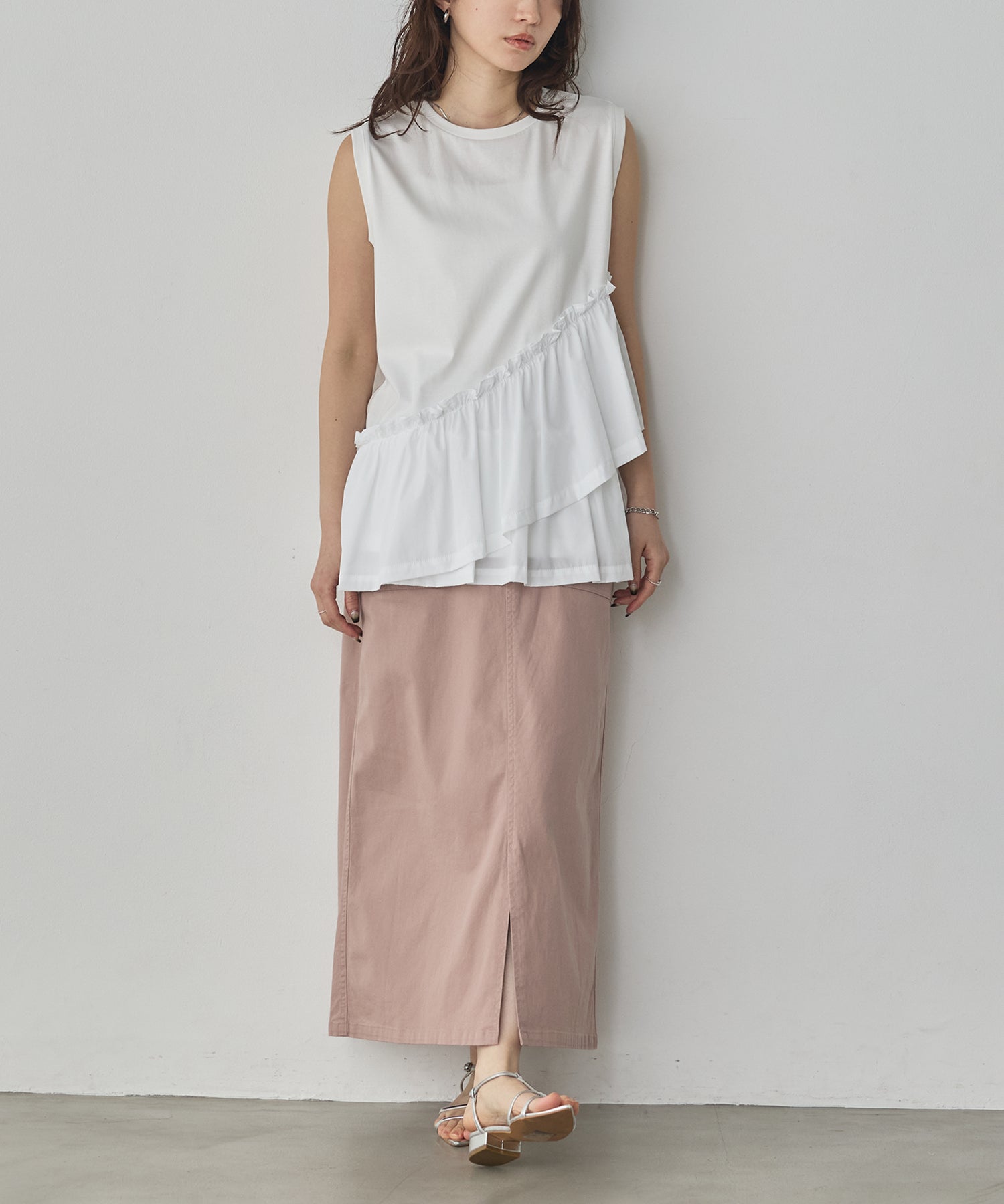 COMPACT SMOOTH ASYMMETRICAL RUFFLE TOP