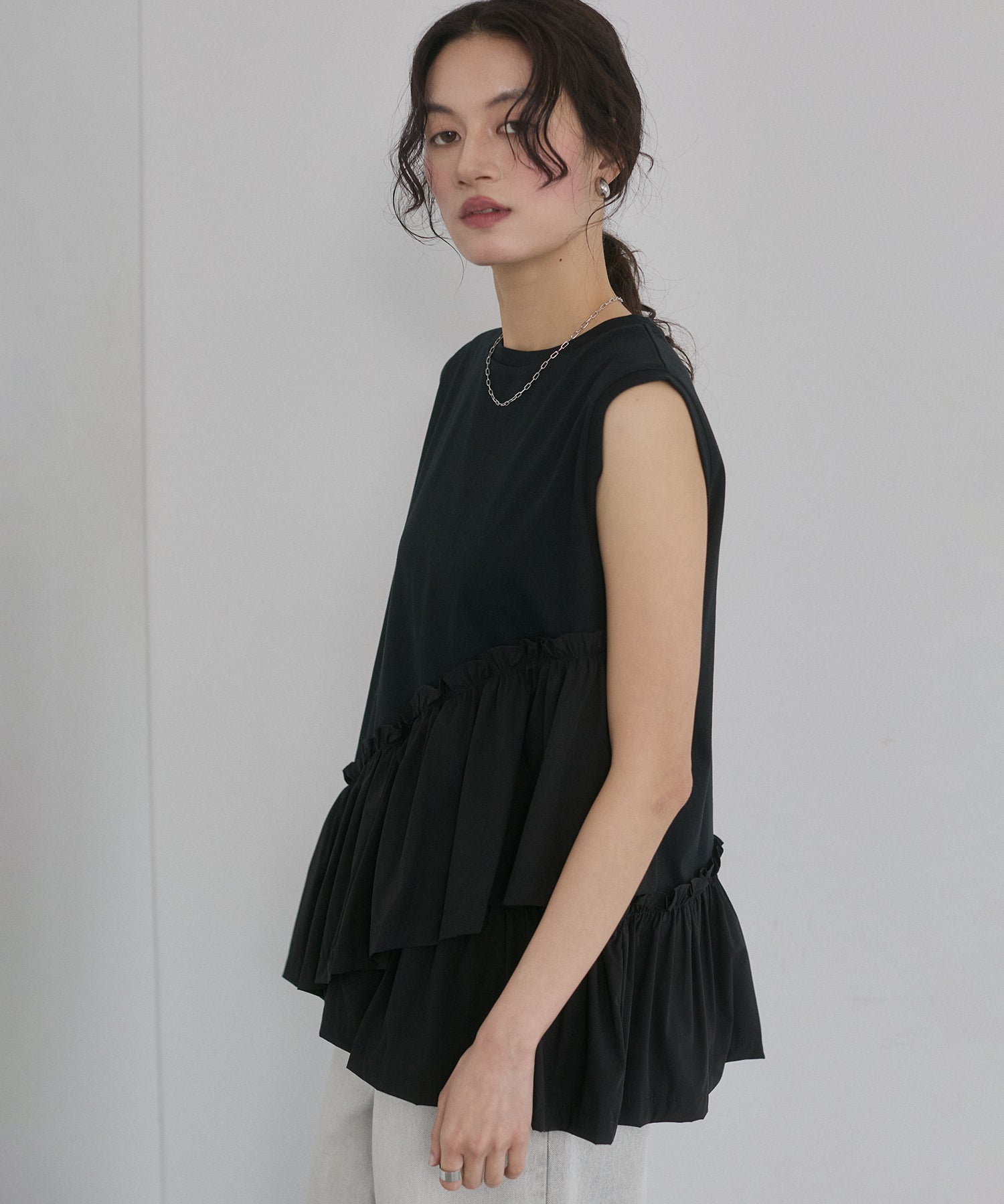 COMPACT SMOOTH ASYMMETRICAL RUFFLE TOP