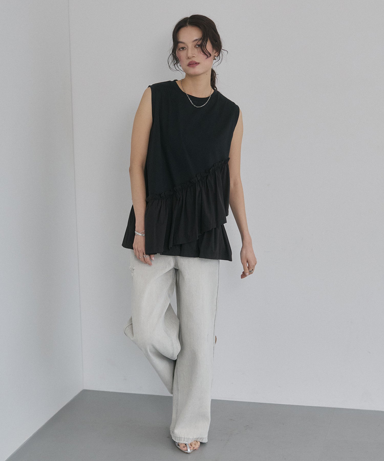 COMPACT SMOOTH ASYMMETRICAL RUFFLE TOP