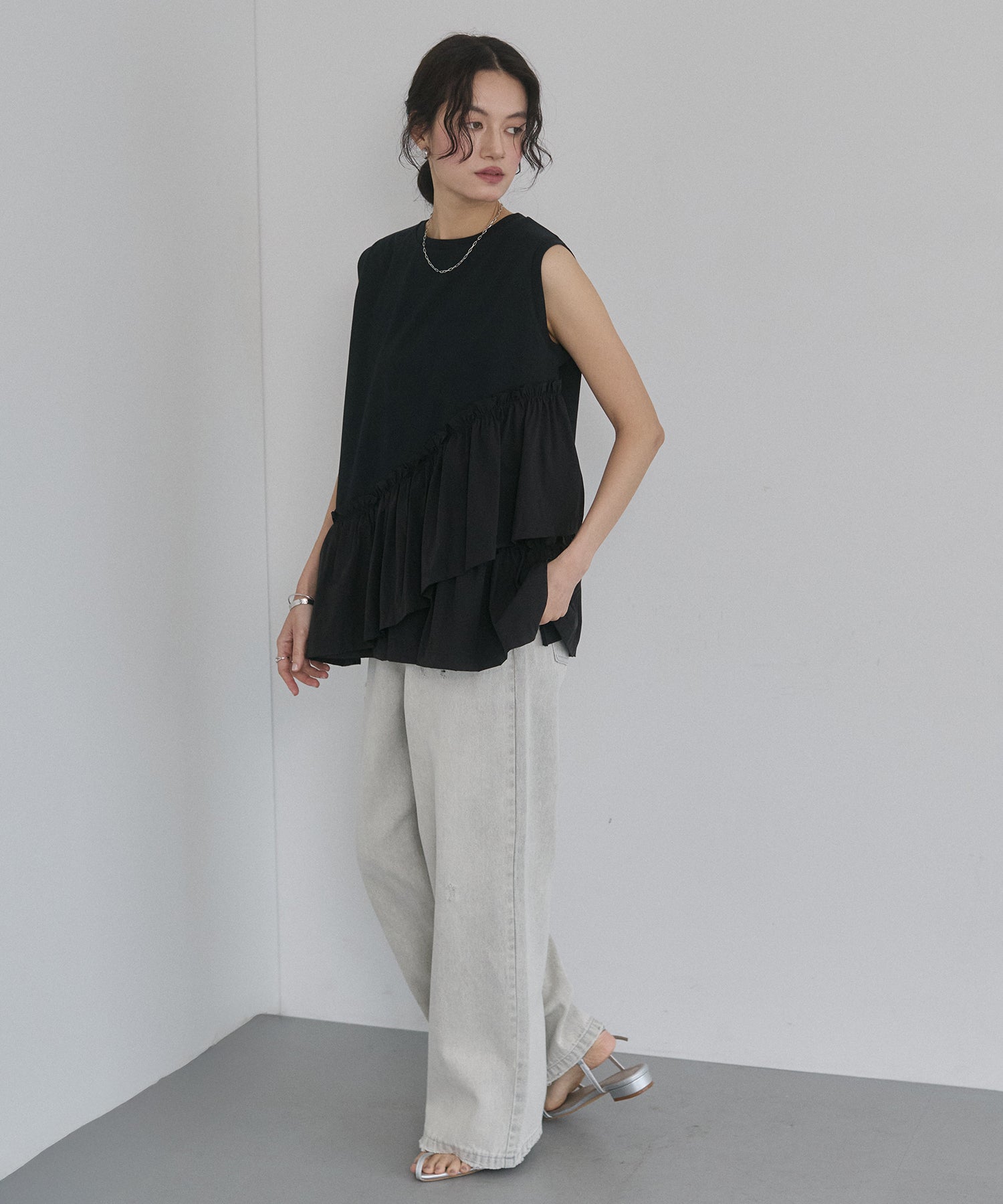 COMPACT SMOOTH ASYMMETRICAL RUFFLE TOP