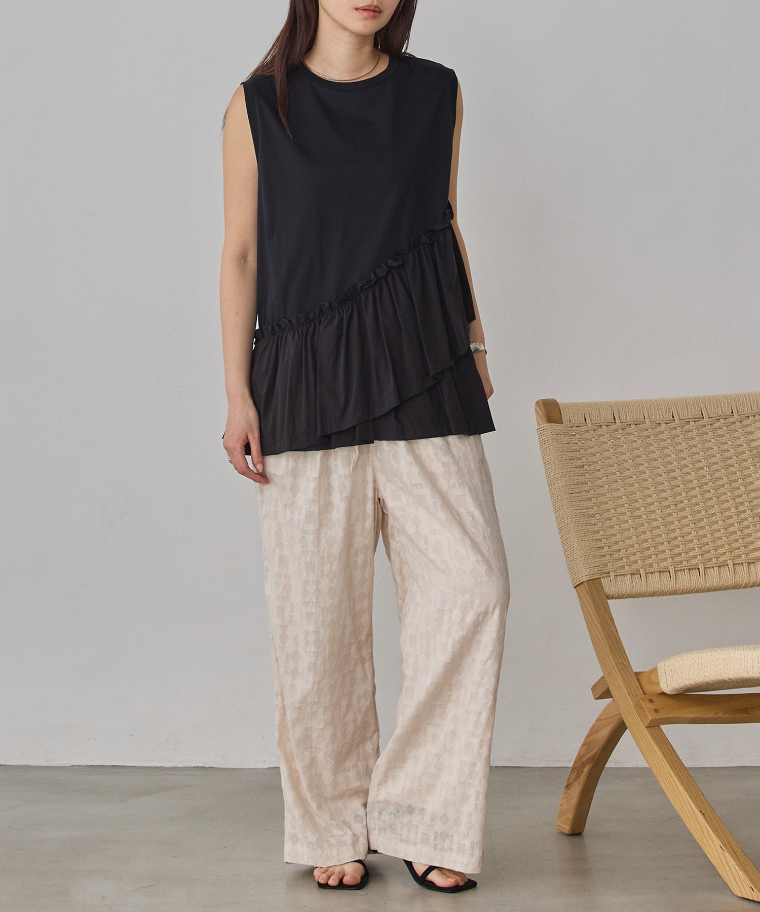 COMPACT SMOOTH ASYMMETRICAL RUFFLE TOP