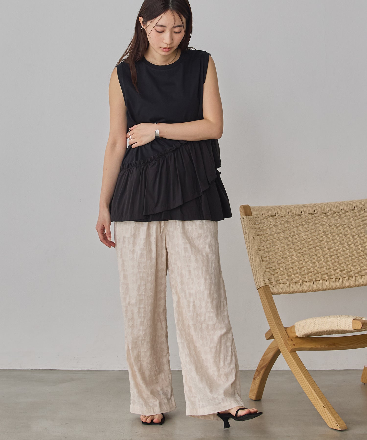 COMPACT SMOOTH ASYMMETRICAL RUFFLE TOP