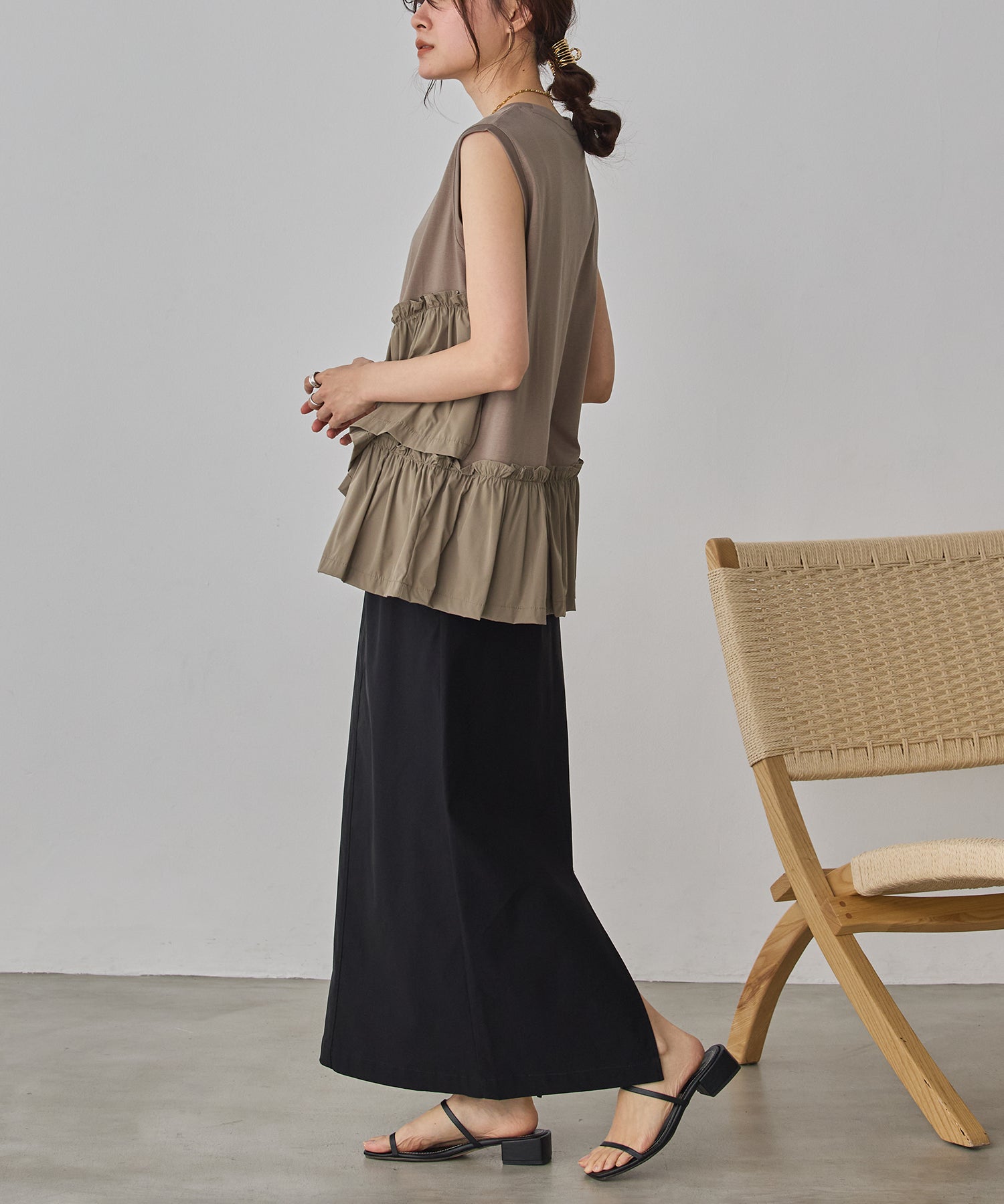 COMPACT SMOOTH ASYMMETRICAL RUFFLE TOP