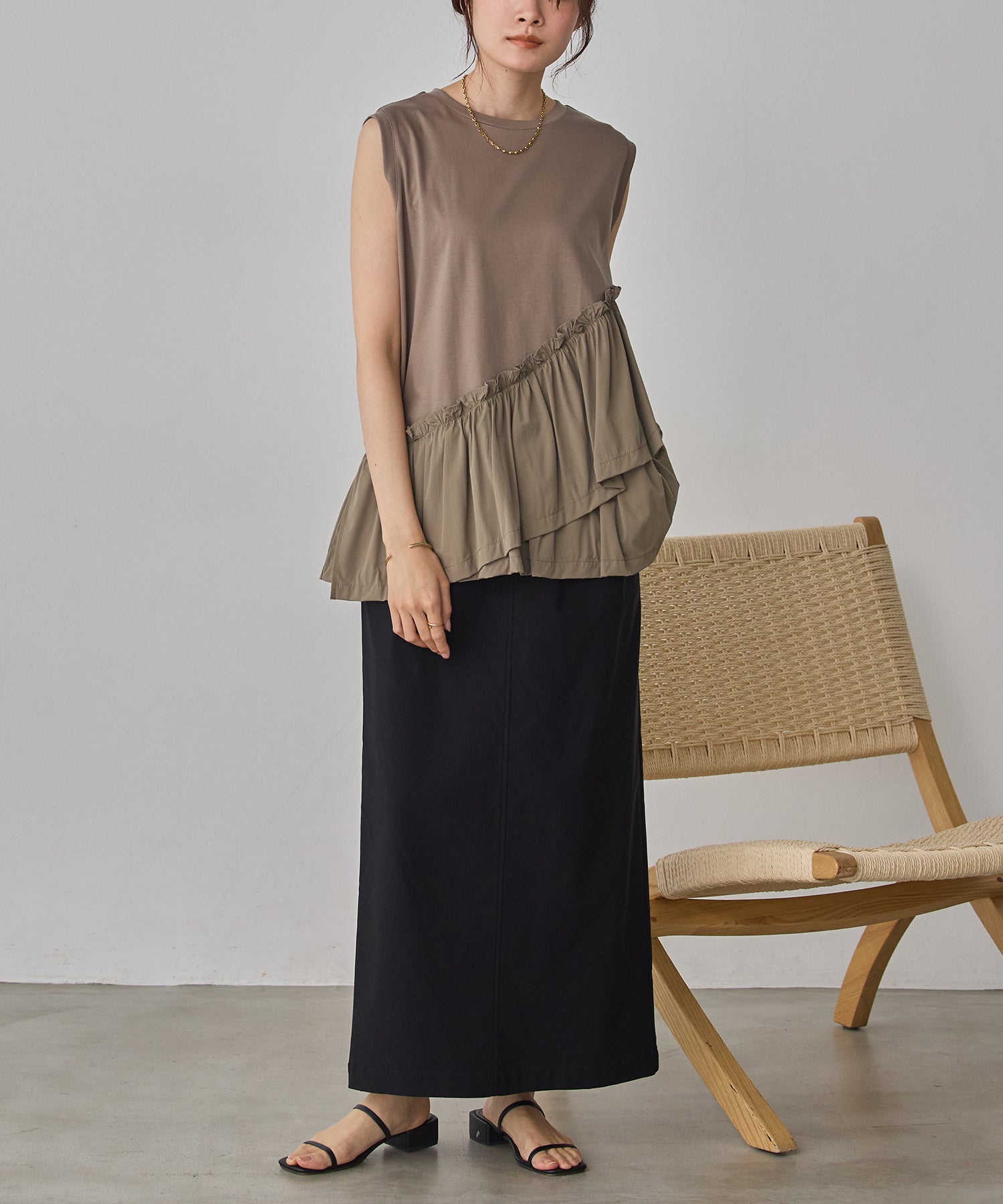 COMPACT SMOOTH ASYMMETRICAL RUFFLE TOP