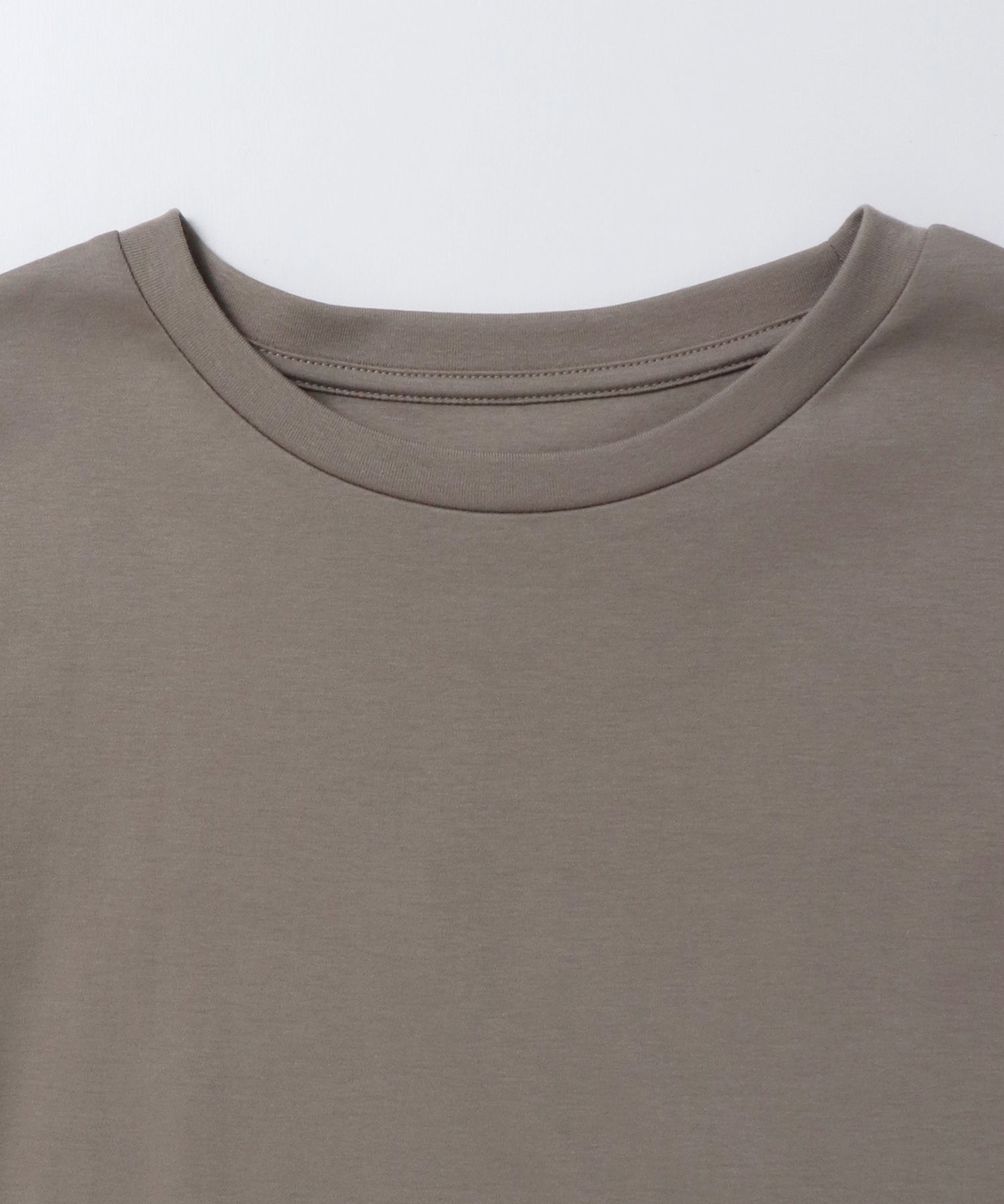 COMPACT SMOOTH ASYMMETRICAL RUFFLE TOP