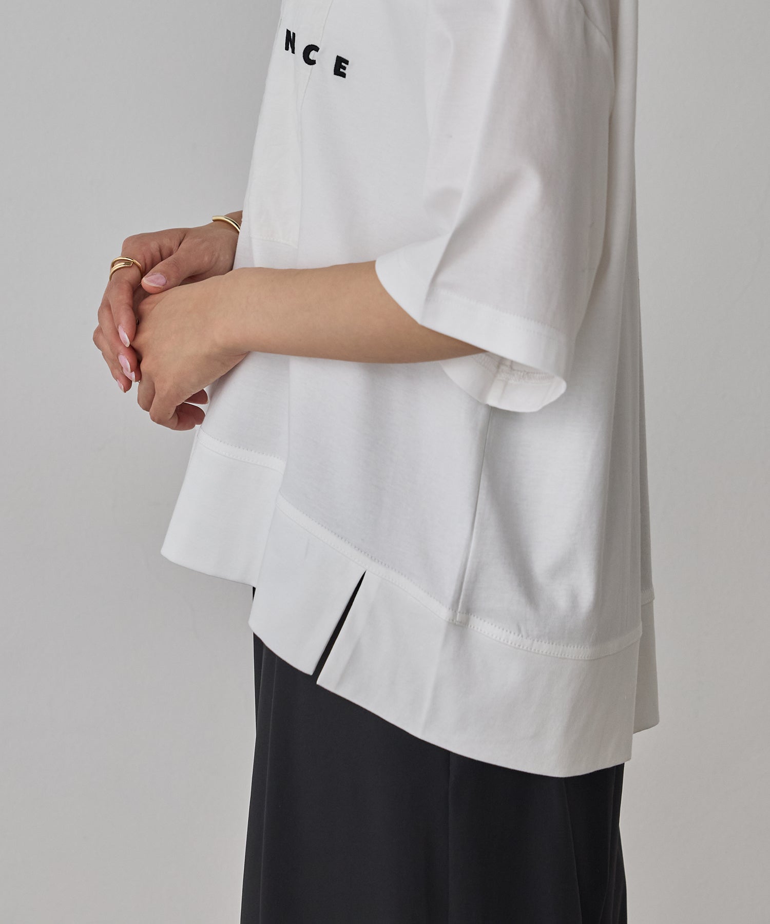 COMPACT SMOOTH EMBROIDERED LOGO T-SHIRT