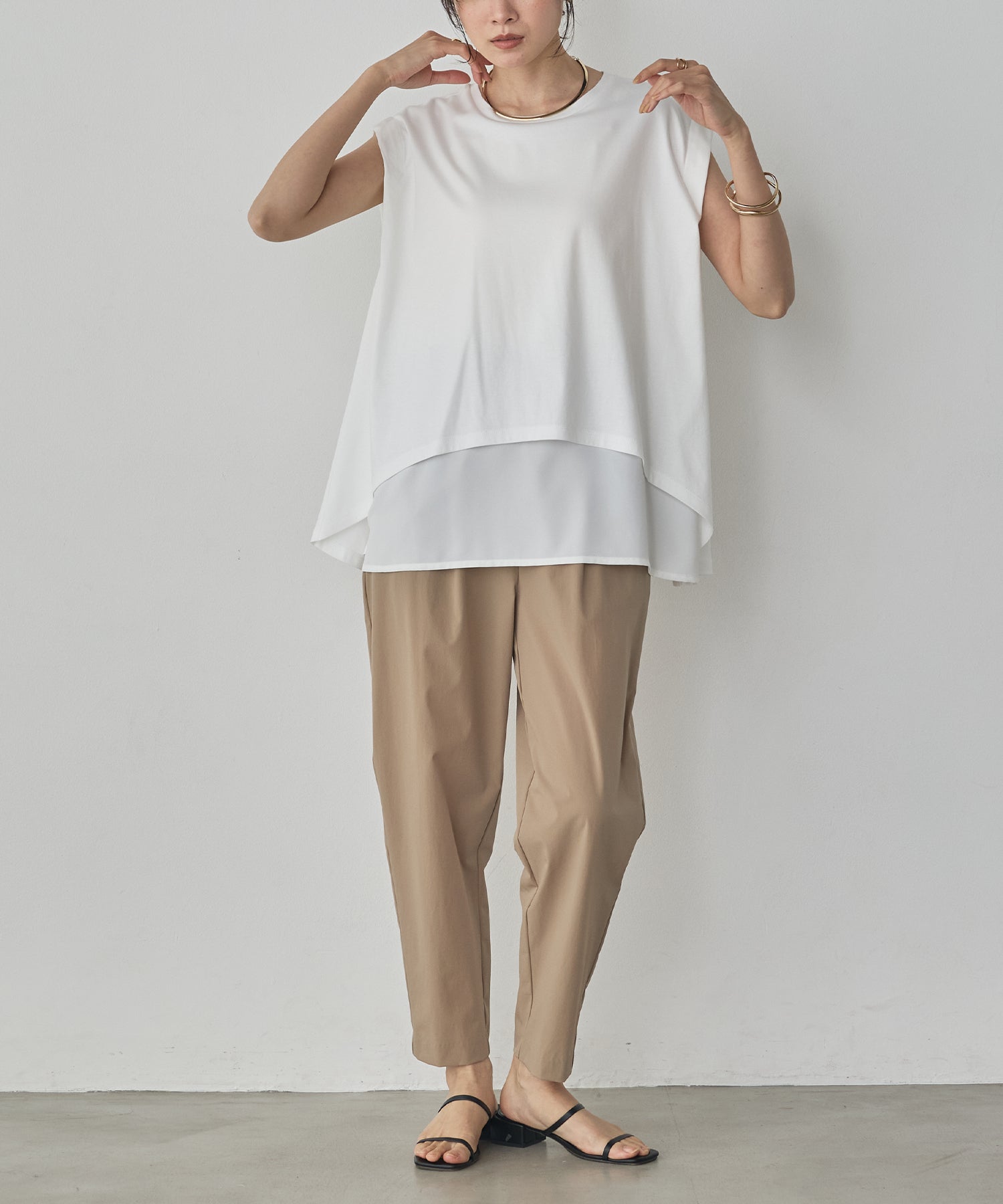 COMPACT SMOOTH LAYERED SLEEVELESS TOPS