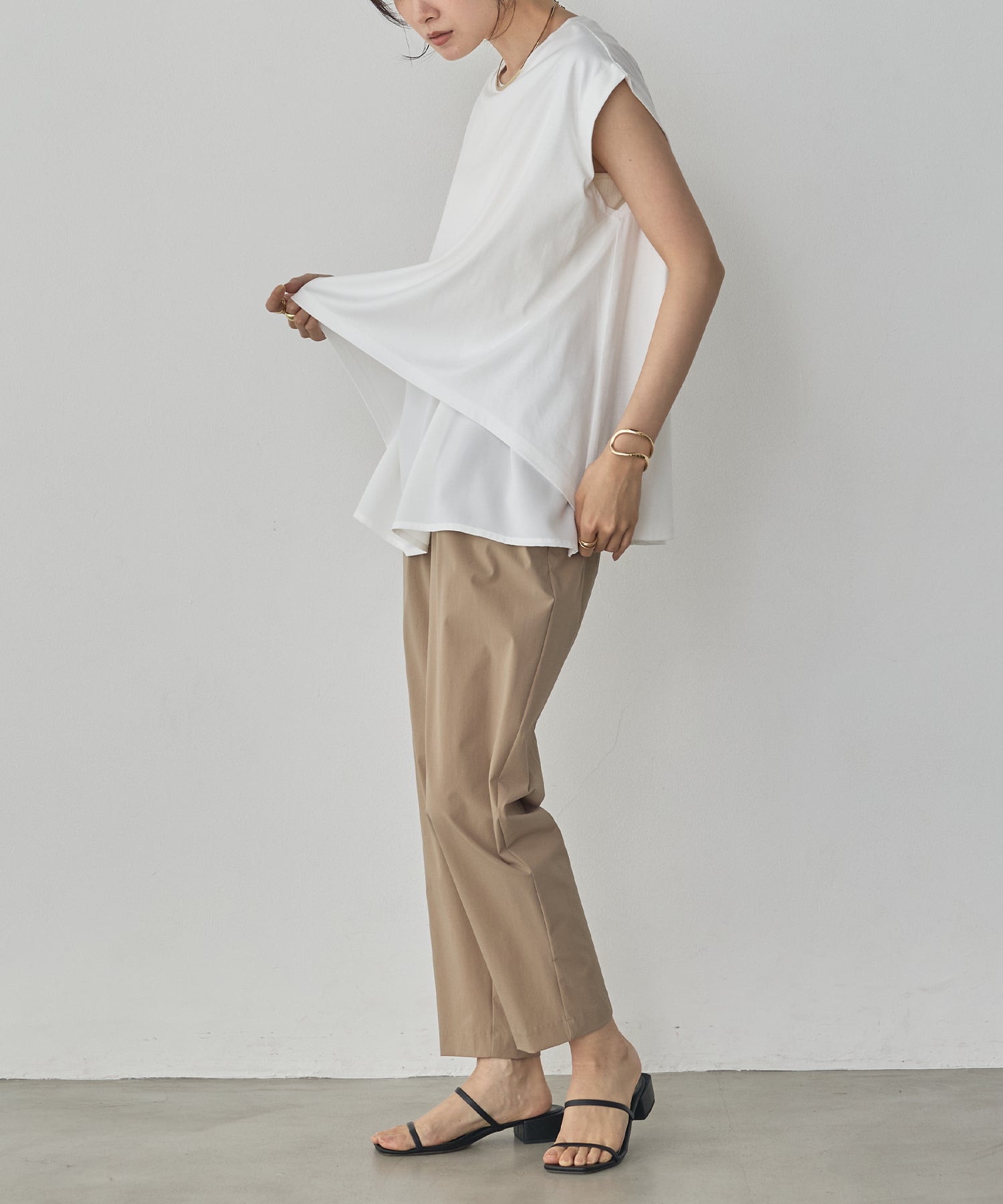 COMPACT SMOOTH LAYERED SLEEVELESS TOPS