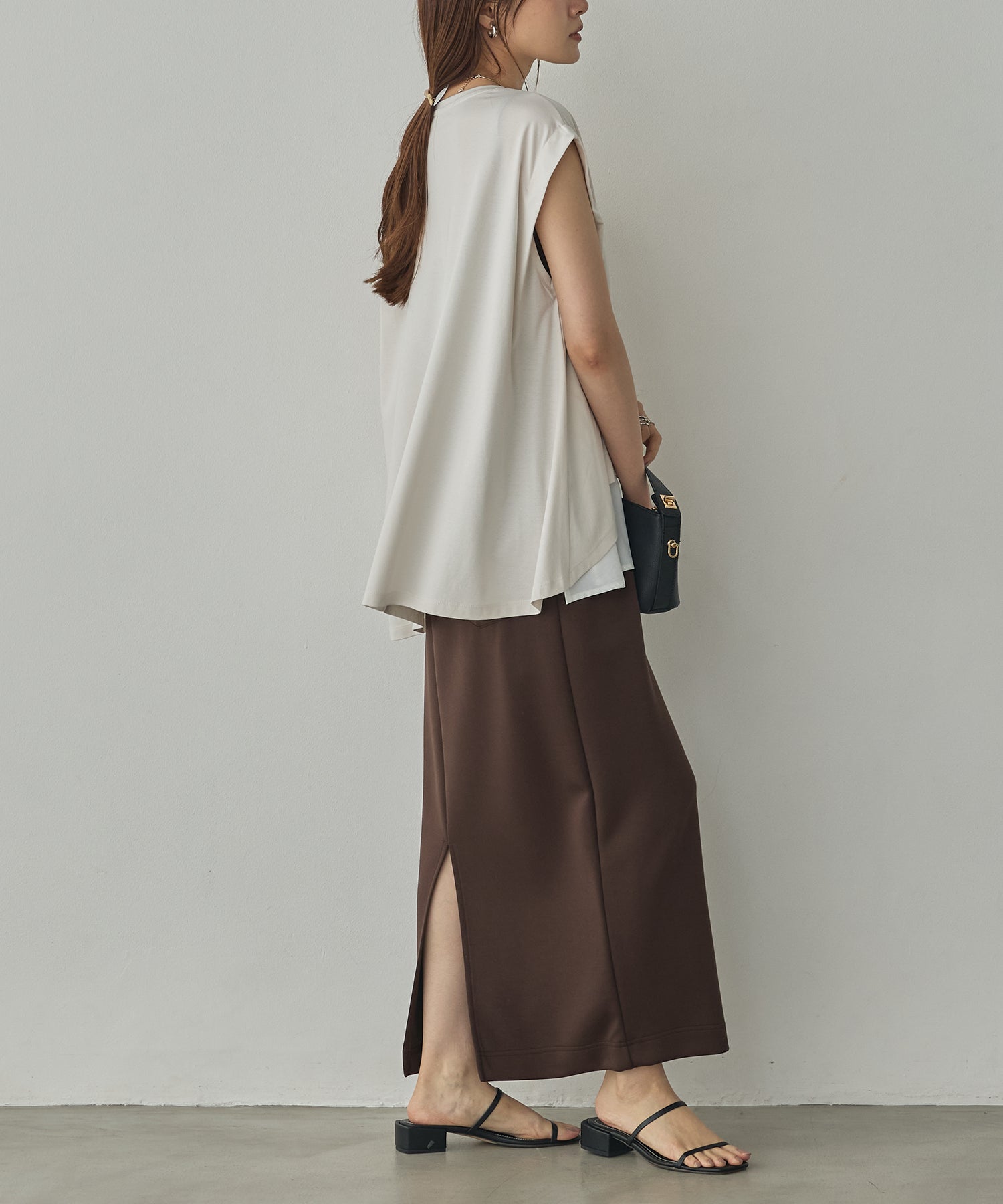 COMPACT SMOOTH LAYERED SLEEVELESS TOPS