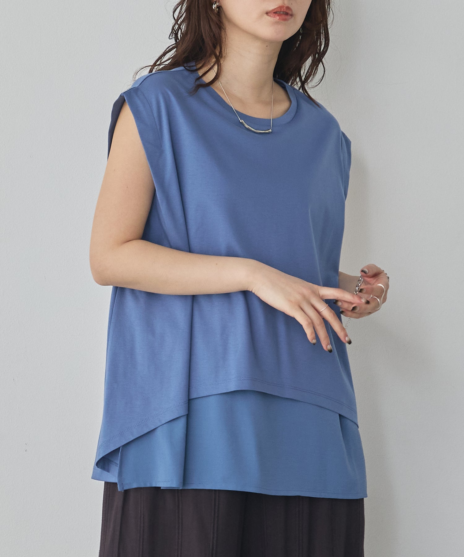 COMPACT SMOOTH LAYERED SLEEVELESS TOPS