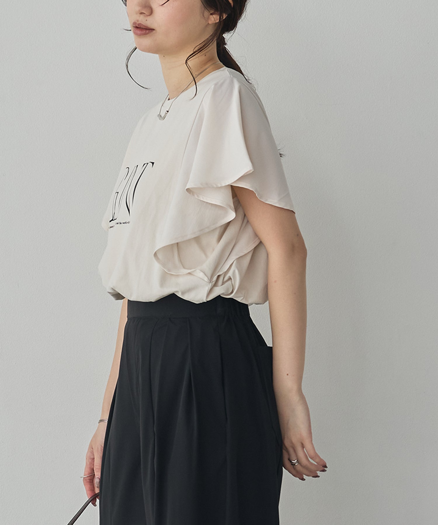 FRILLED-SLEEVE LOGO T-SHIRT