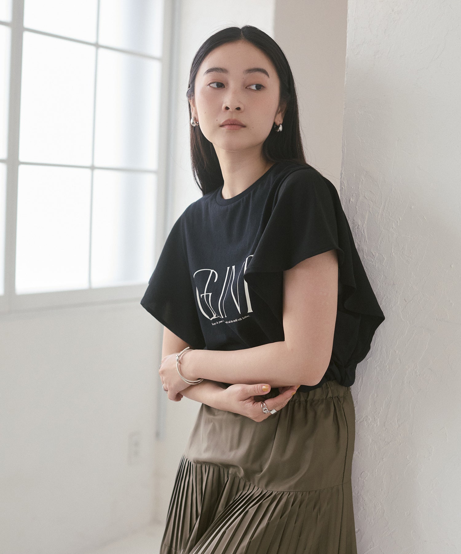 FRILLED-SLEEVE LOGO T-SHIRT