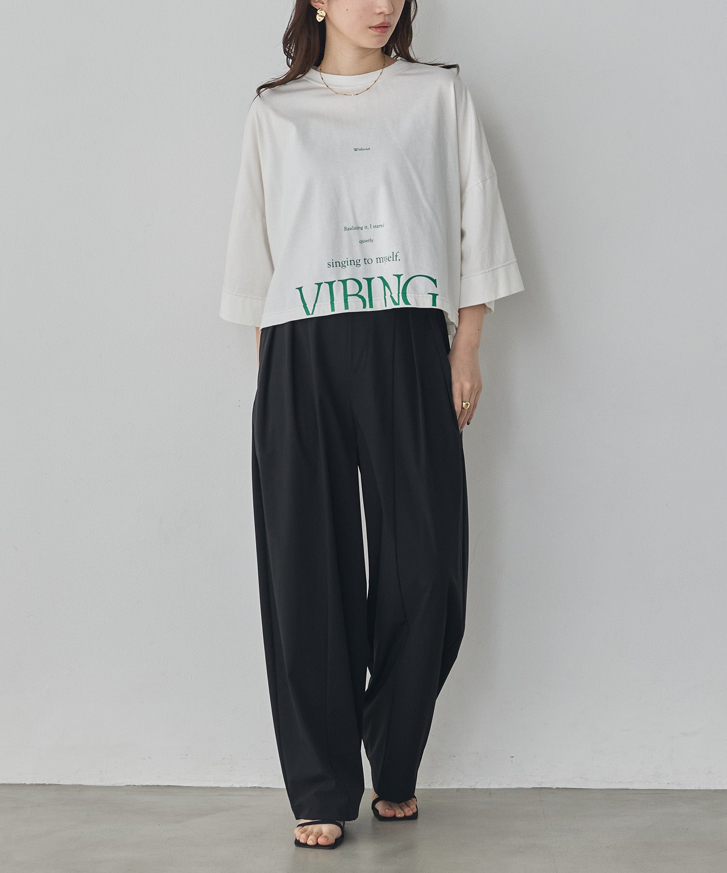WIDE SHORT LOGO T-SHIRT