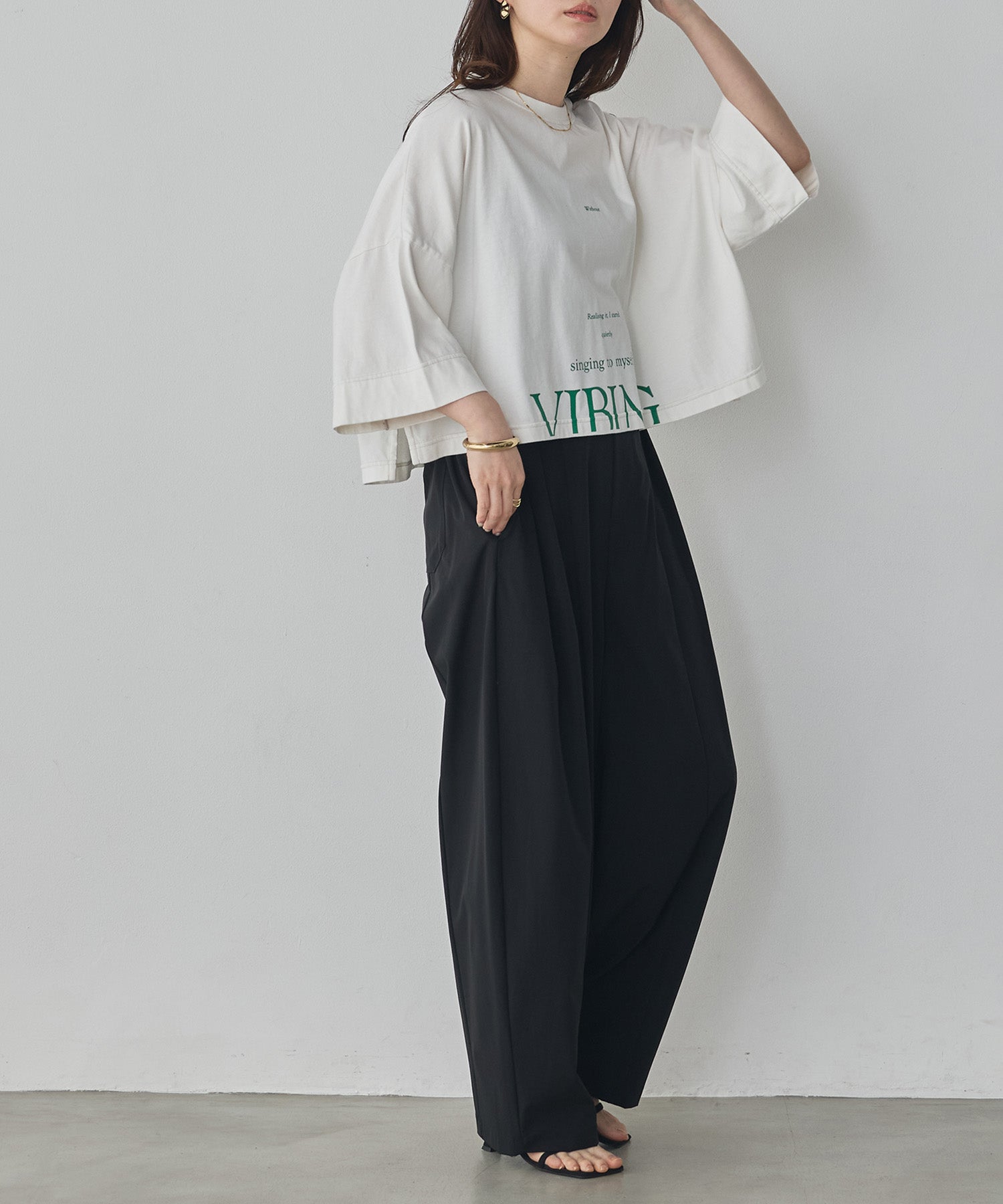 WIDE SHORT LOGO T-SHIRT