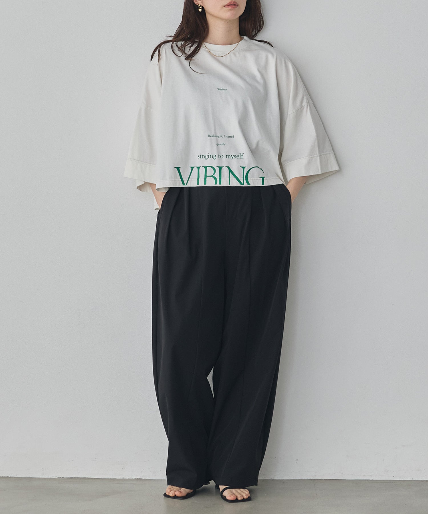 WIDE SHORT LOGO T-SHIRT