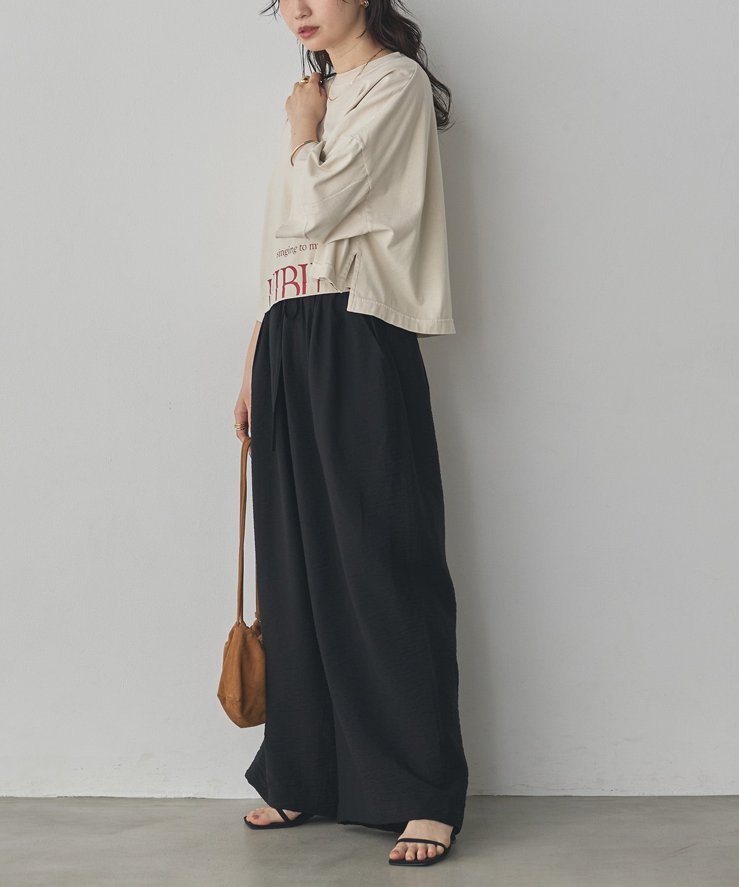 WIDE SHORT LOGO T-SHIRT