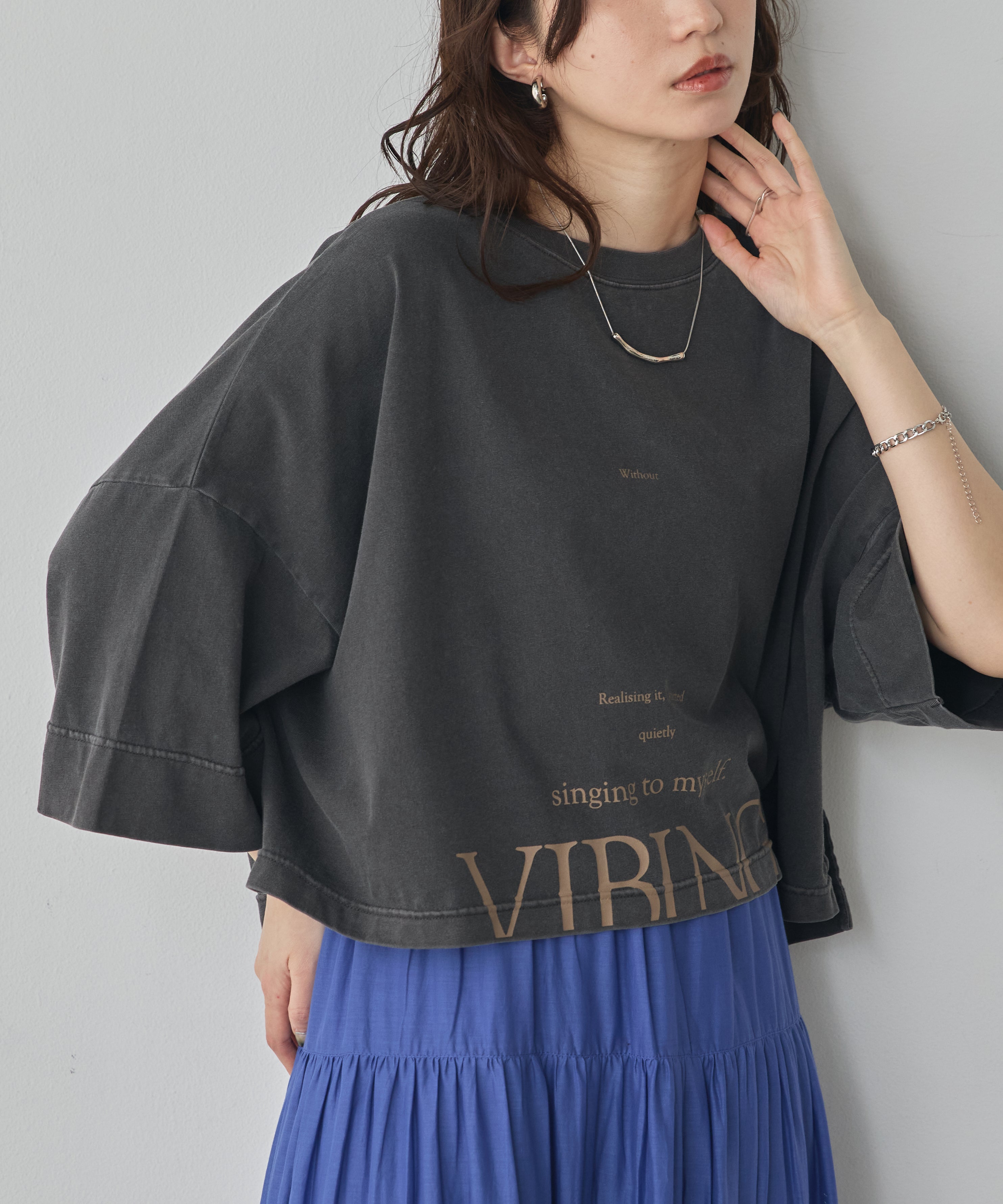 WIDE SHORT LOGO T-SHIRT