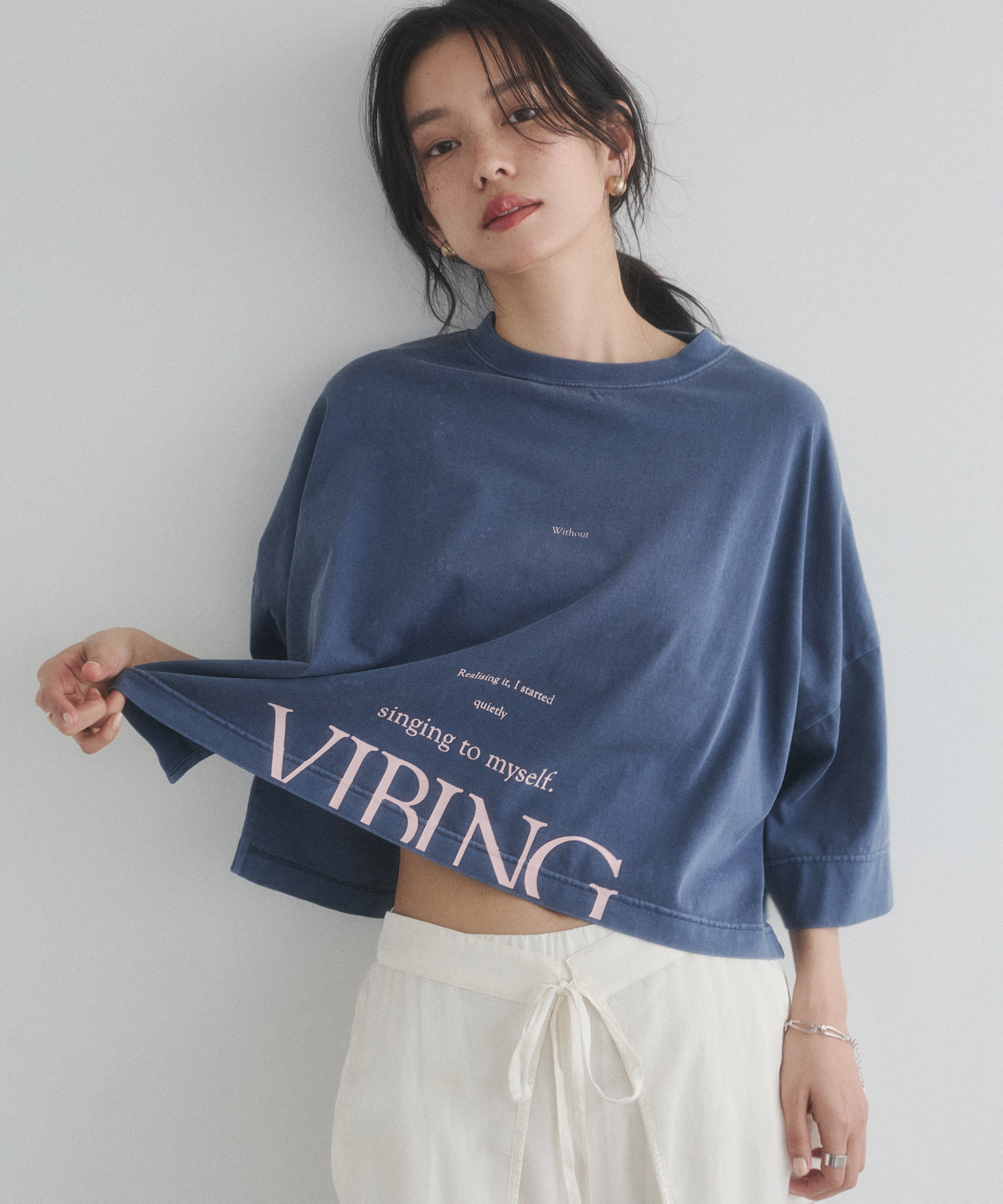 WIDE SHORT LOGO T-SHIRT