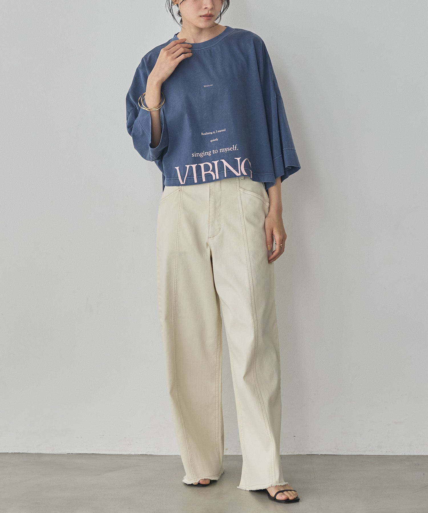 WIDE SHORT LOGO T-SHIRT