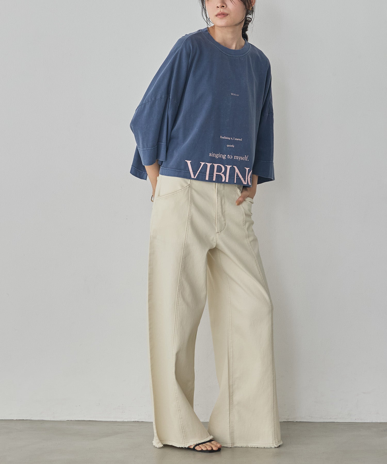 WIDE SHORT LOGO T-SHIRT