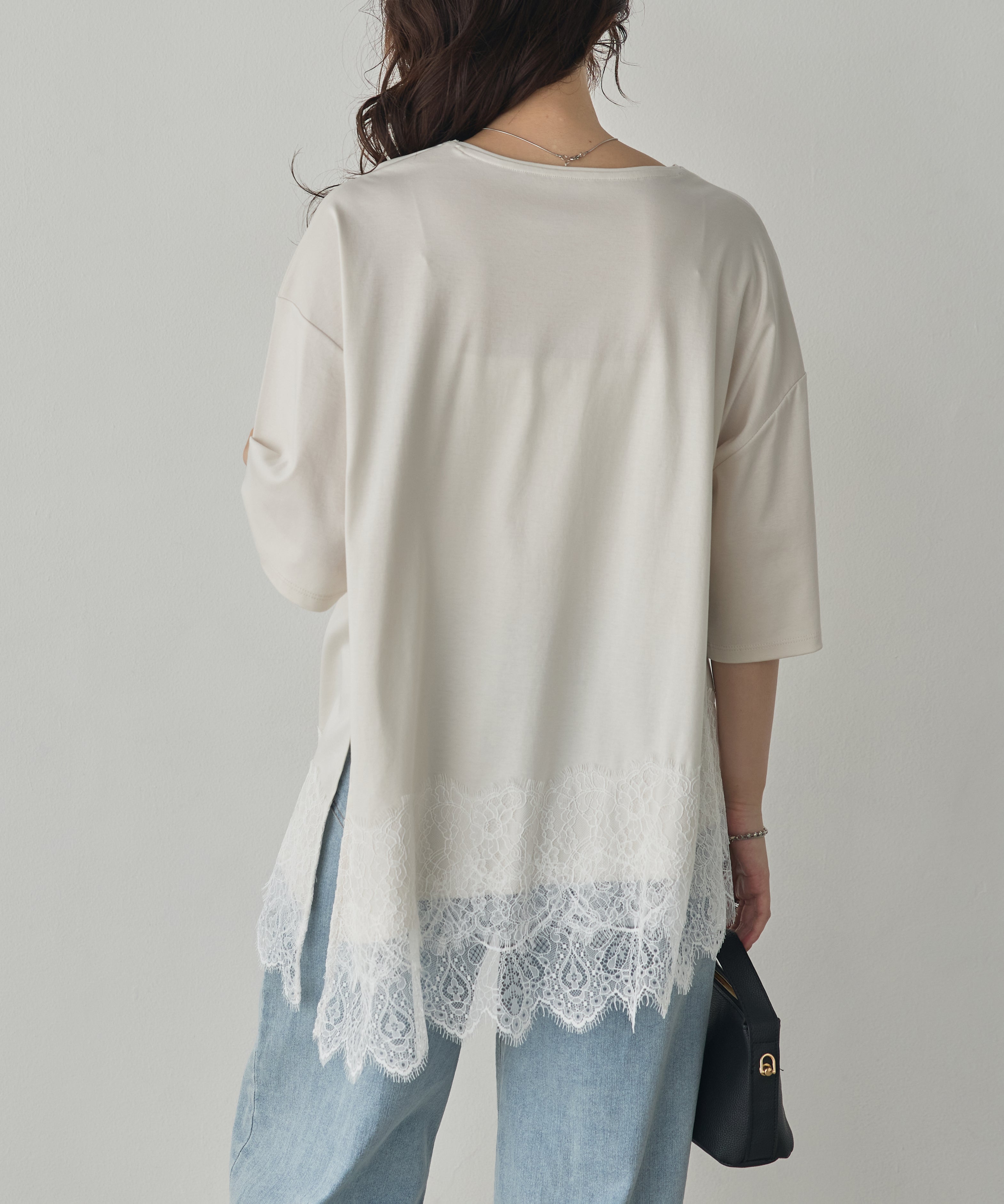 COMPACT SMOOTH ASYMMETRICAL LACE-DOCKED TOP