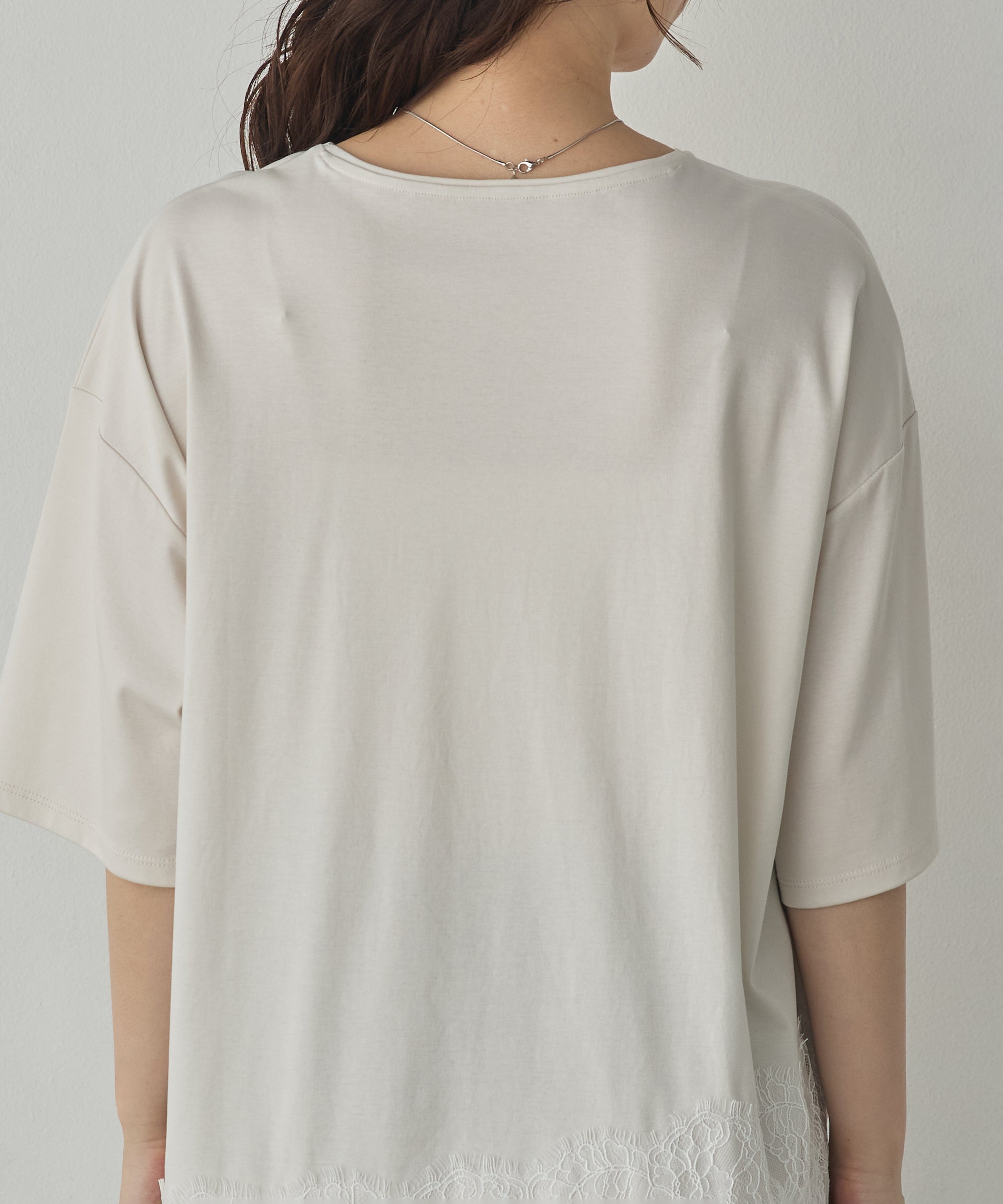 COMPACT SMOOTH ASYMMETRICAL LACE-DOCKED TOP