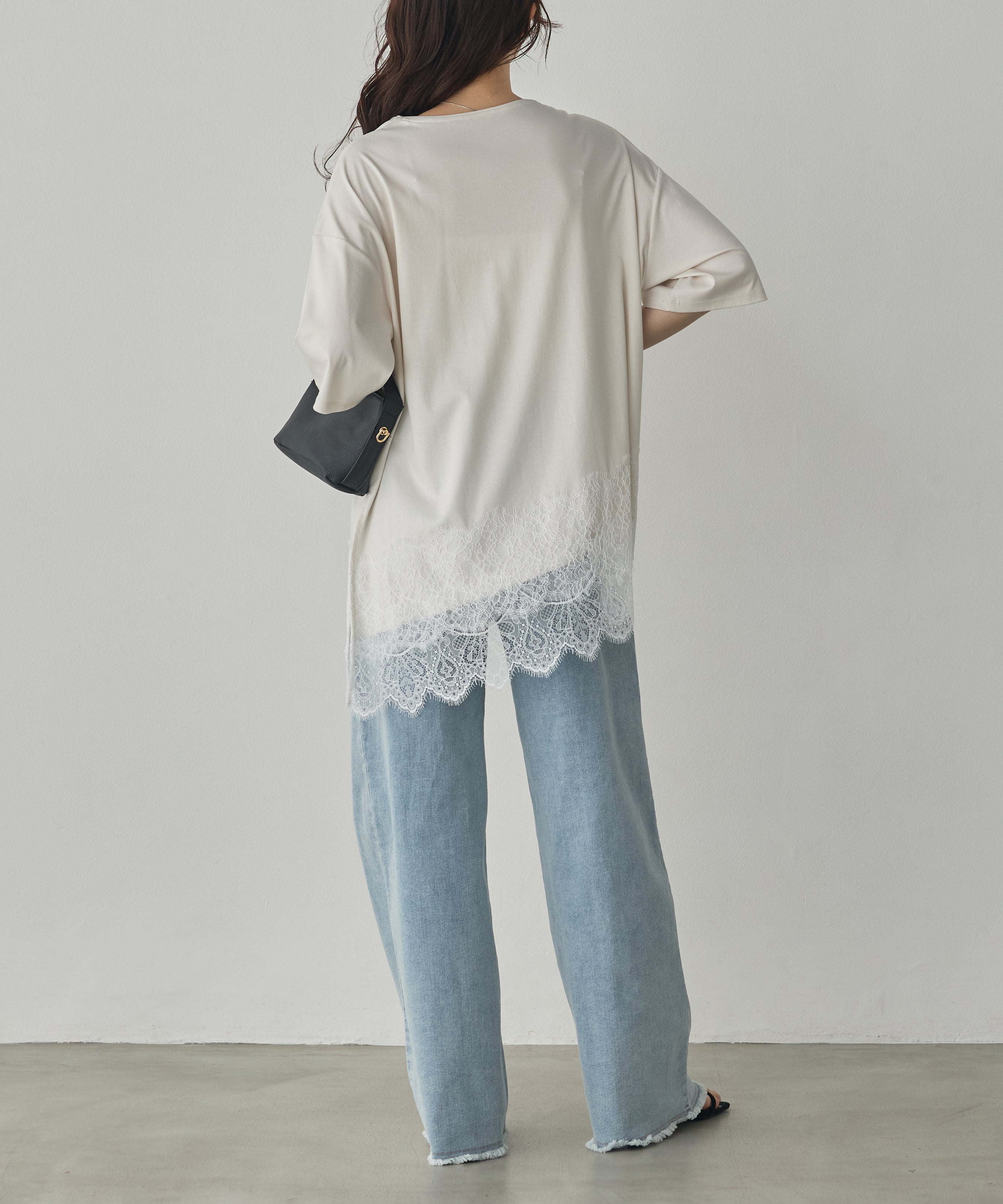 COMPACT SMOOTH ASYMMETRICAL LACE-DOCKED TOP