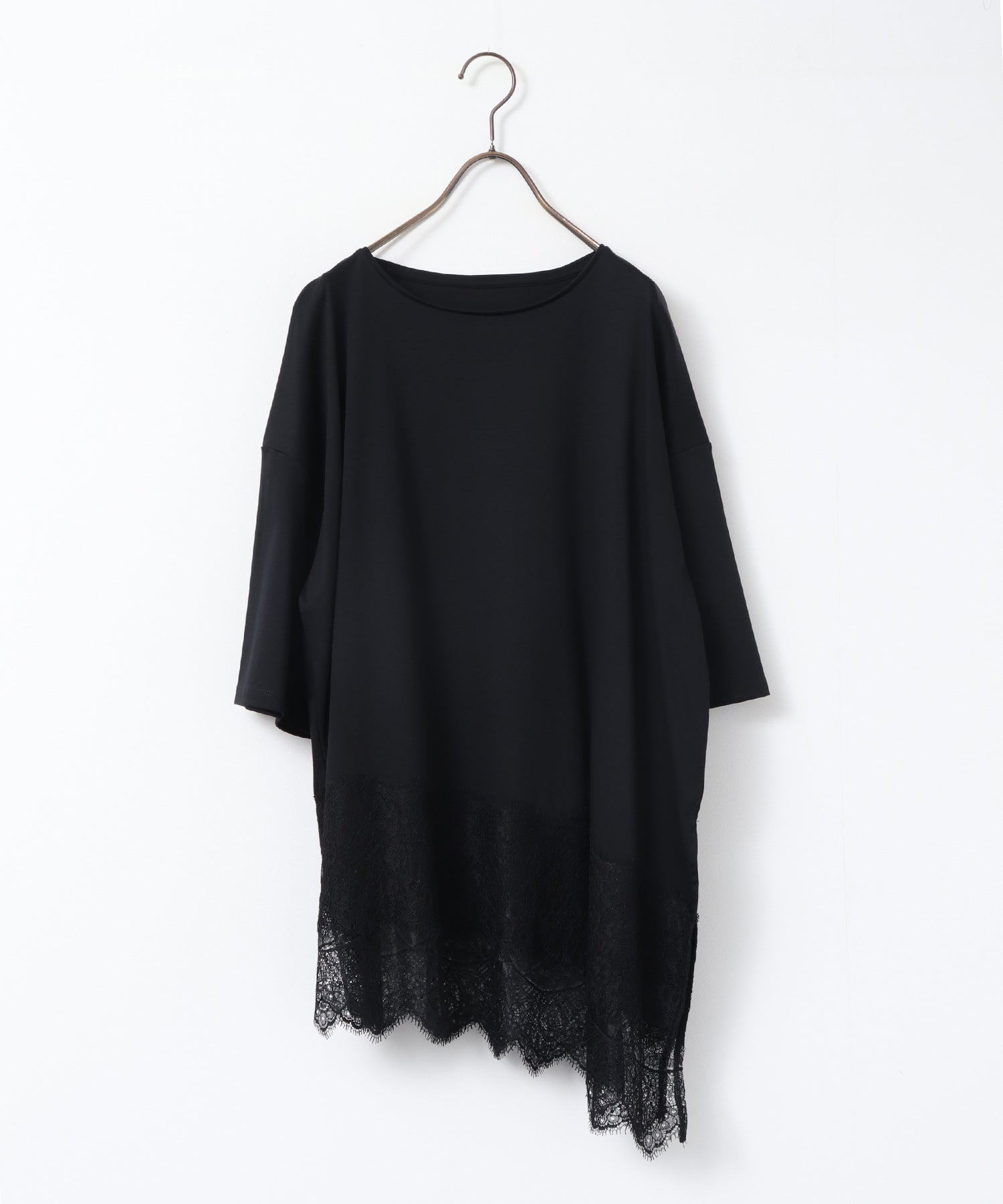 COMPACT SMOOTH ASYMMETRICAL LACE-DOCKED TOP