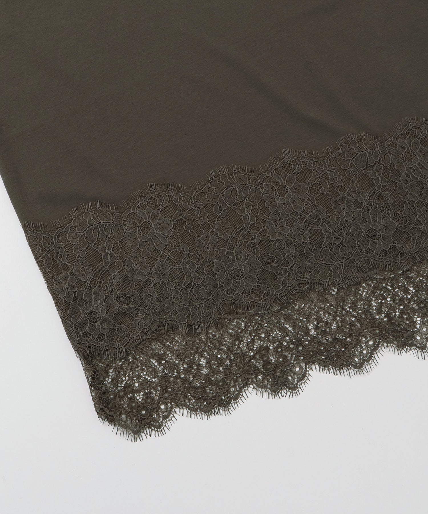 COMPACT SMOOTH ASYMMETRICAL LACE-DOCKED TOP