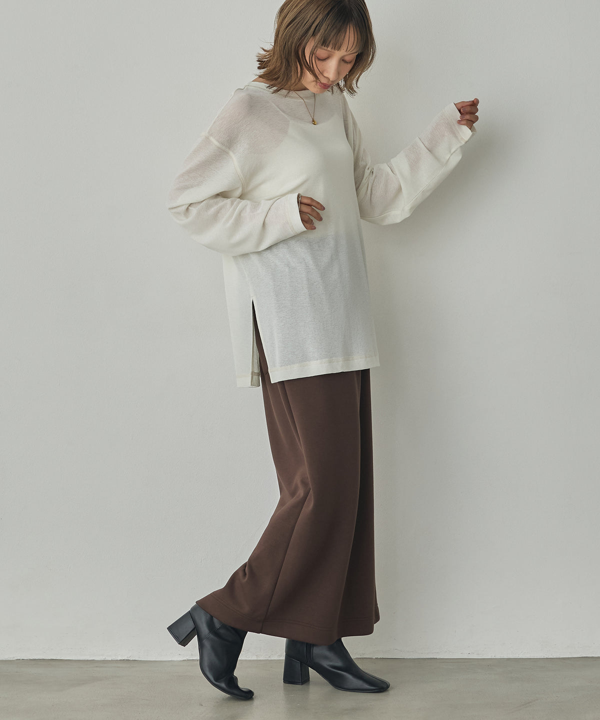SHEER WAFFLE TOP WITH SUBTLE COLOUR-BLOCKED STITCHING