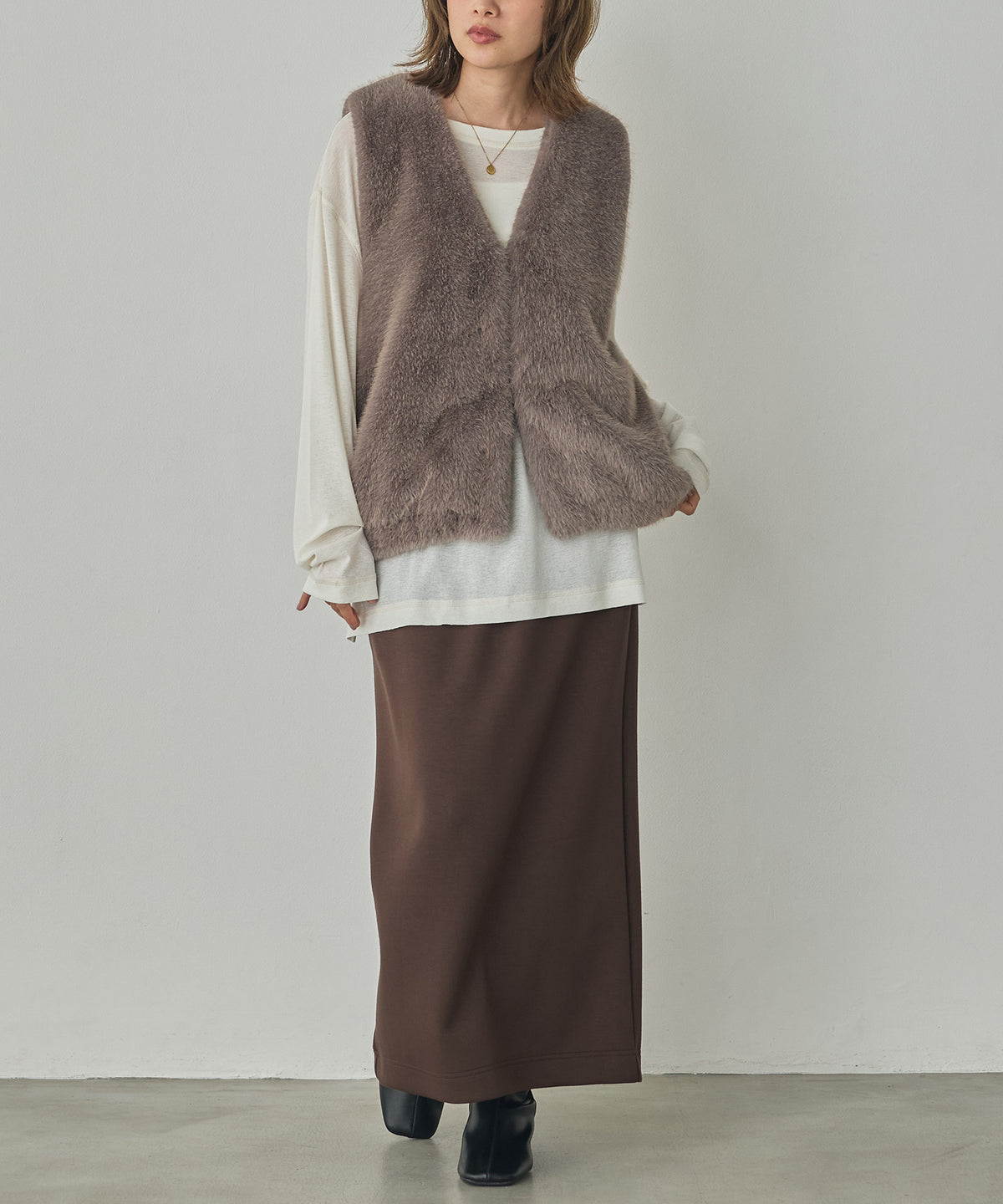 SHEER WAFFLE TOP WITH SUBTLE COLOUR-BLOCKED STITCHING
