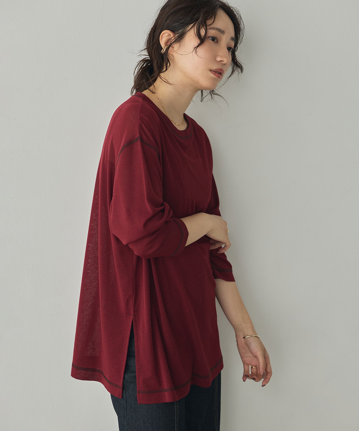 SHEER WAFFLE TOP WITH SUBTLE COLOUR-BLOCKED STITCHING