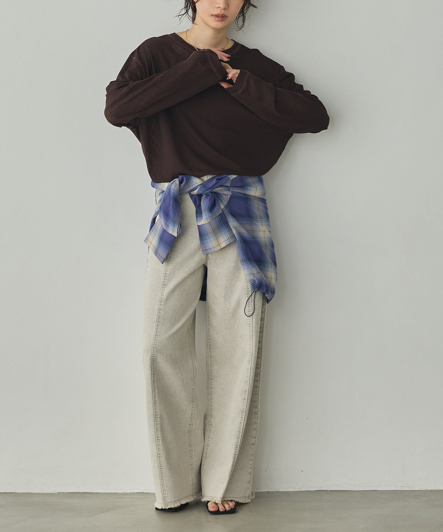 SHEER WAFFLE TOP WITH SUBTLE COLOUR-BLOCKED STITCHING