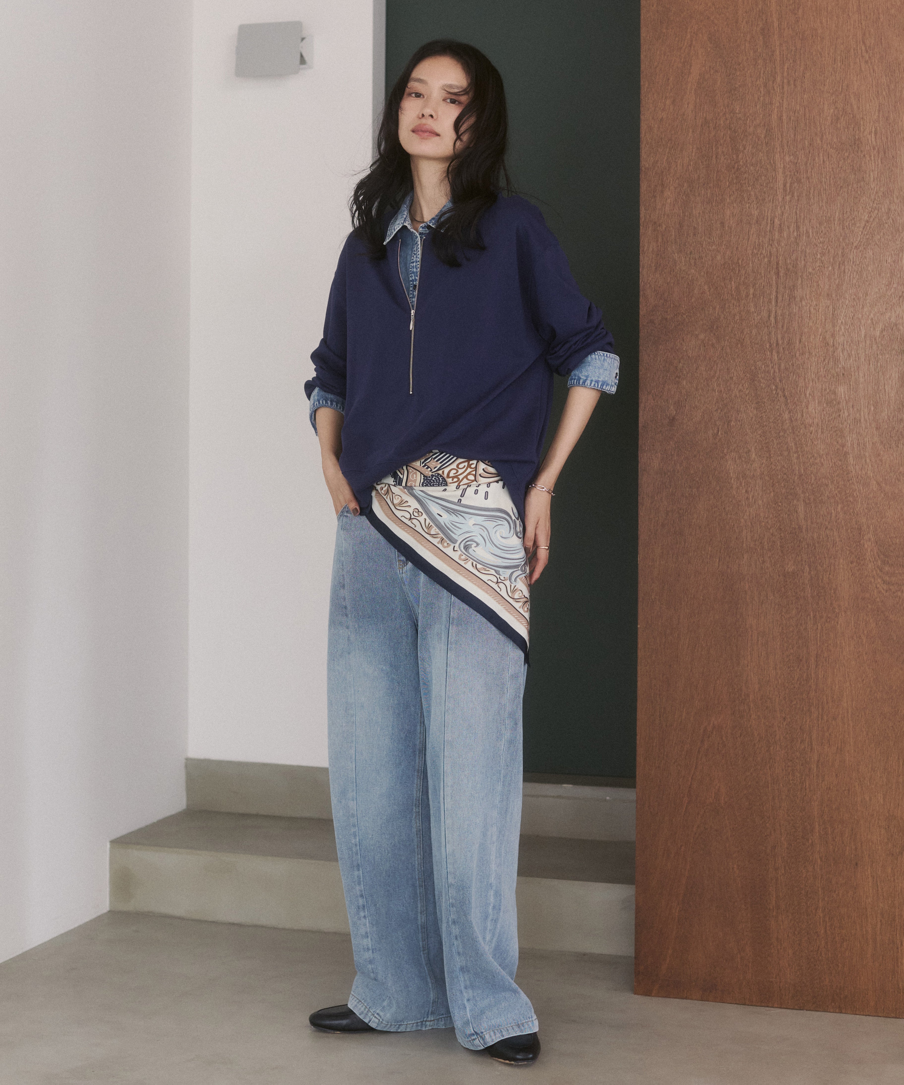 DENIM-COLLAR DOCKING FAKE-LAYERED TOP