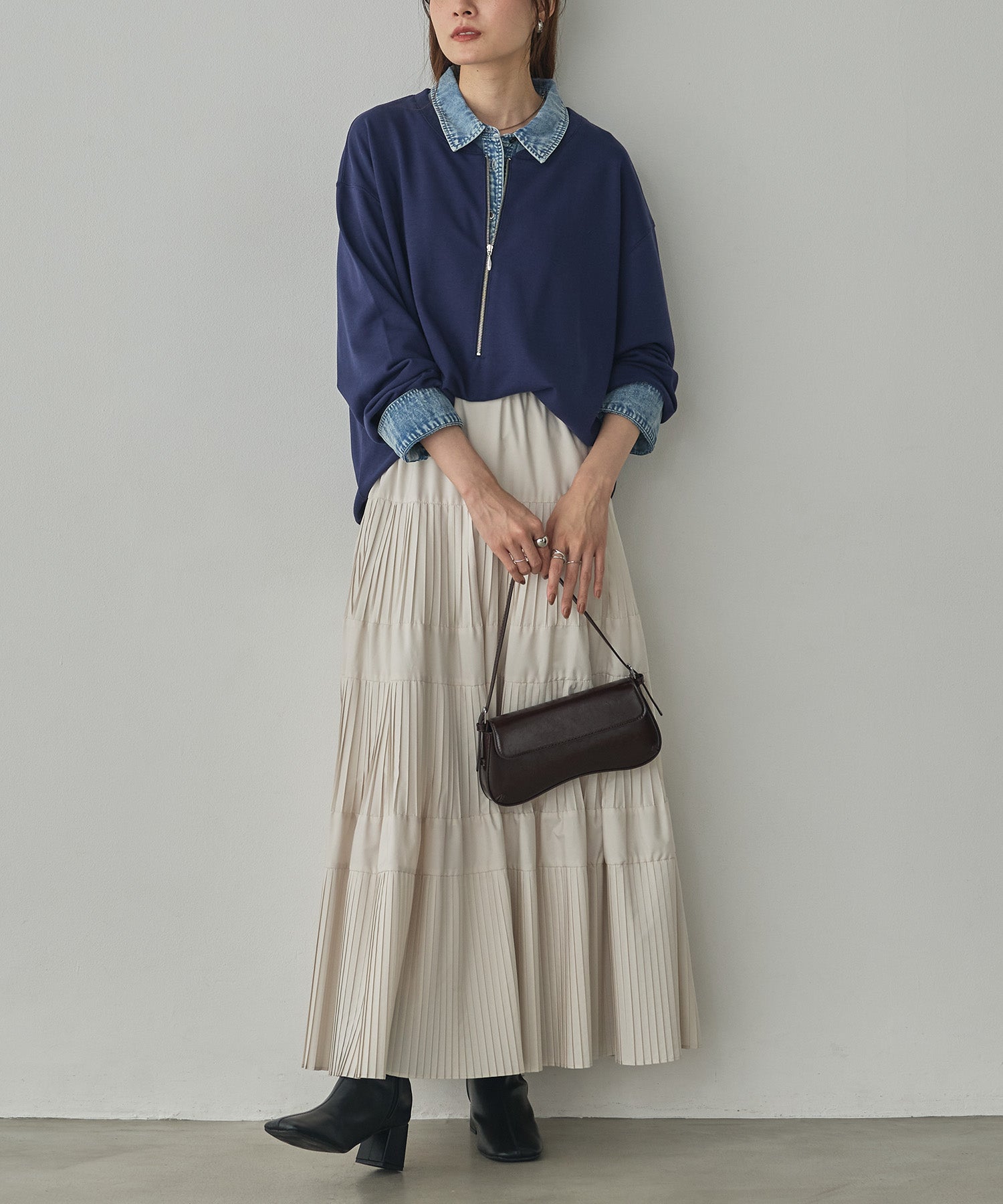 DENIM-COLLAR DOCKING FAKE-LAYERED TOP