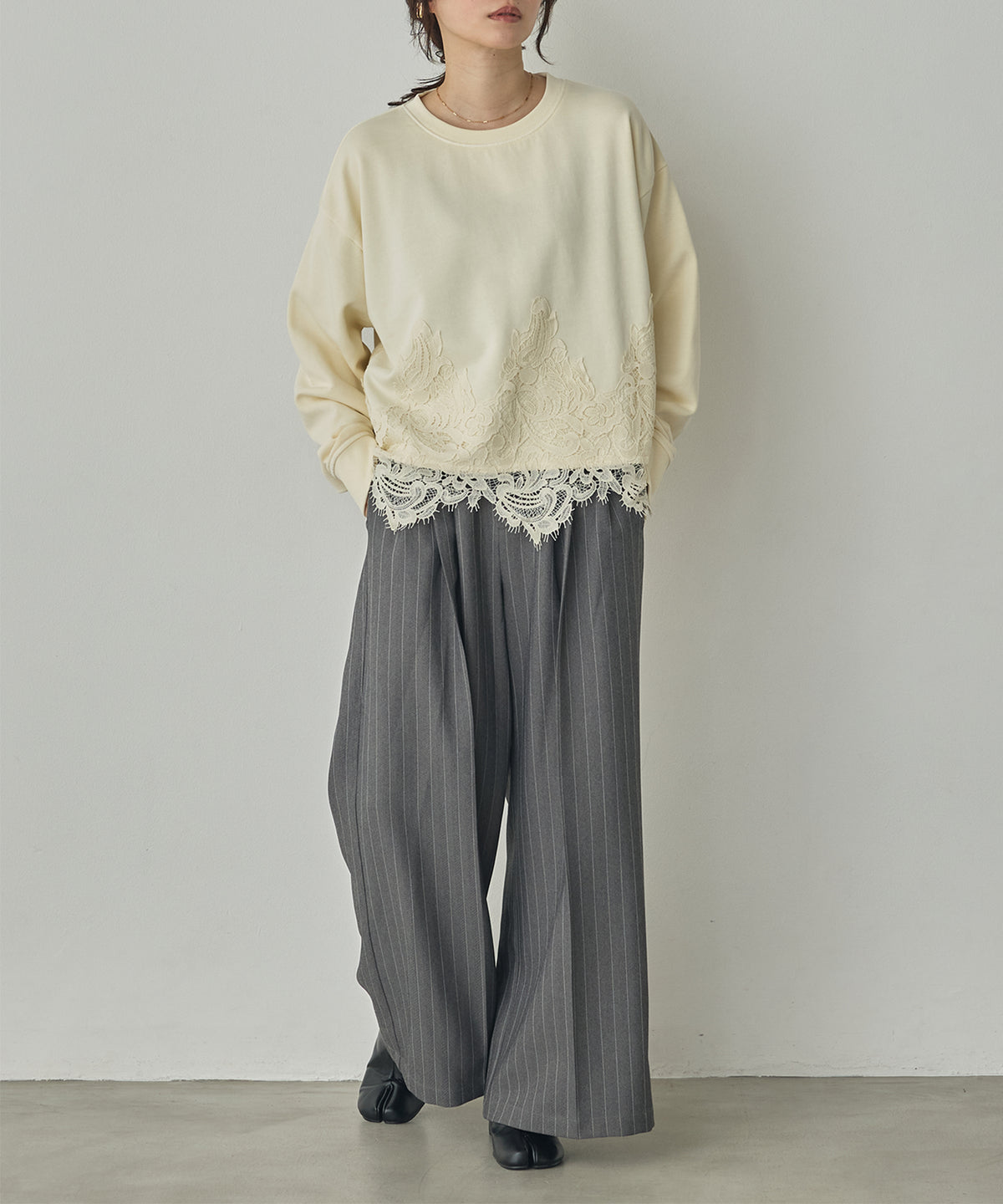 FLEECE-LINED LACE-DOCKED TOPS