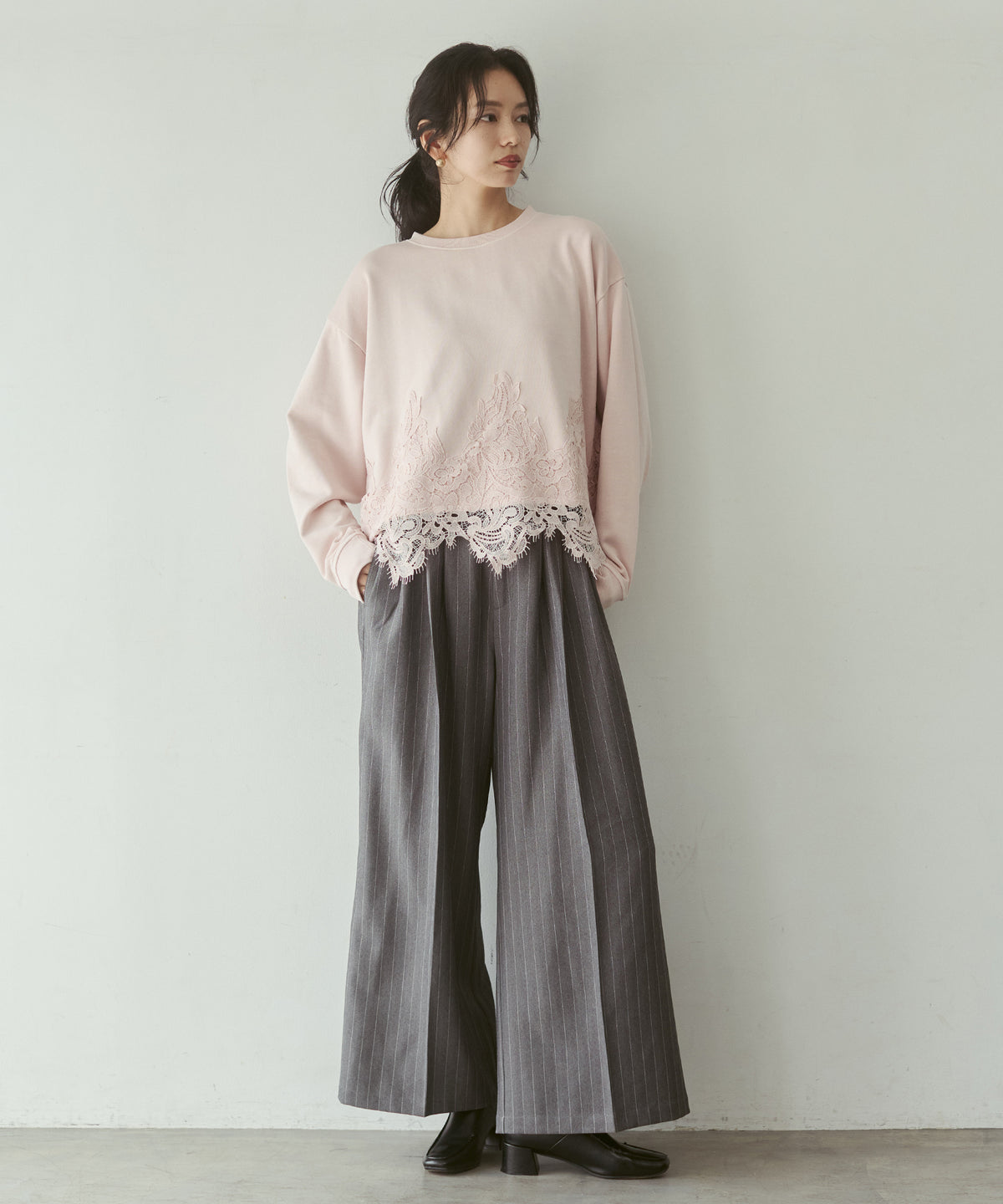 FLEECE-LINED LACE-DOCKED TOPS