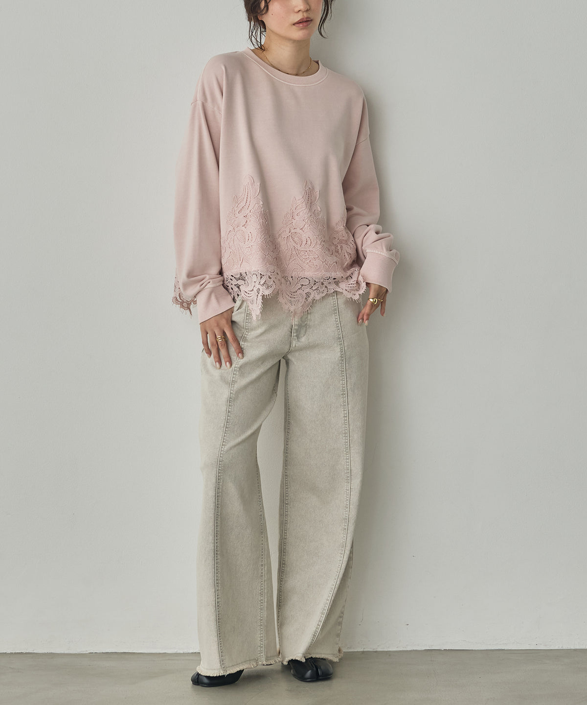 FLEECE-LINED LACE-DOCKED TOPS